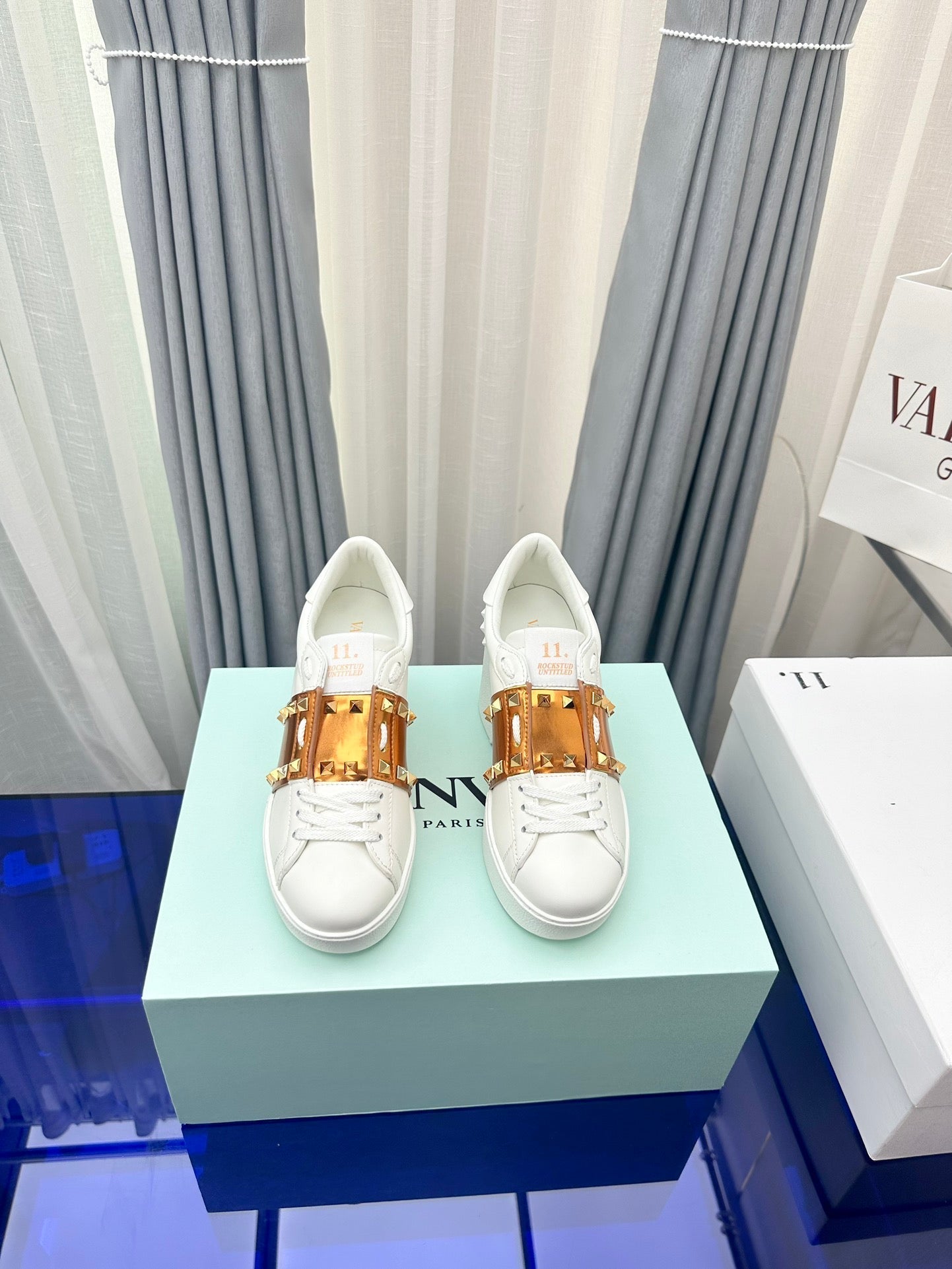 FLATFORM ROCKSTUD UNTITLED SNEAKER IN WHITE MIX COPPER BROWN CALFSKIN - 35