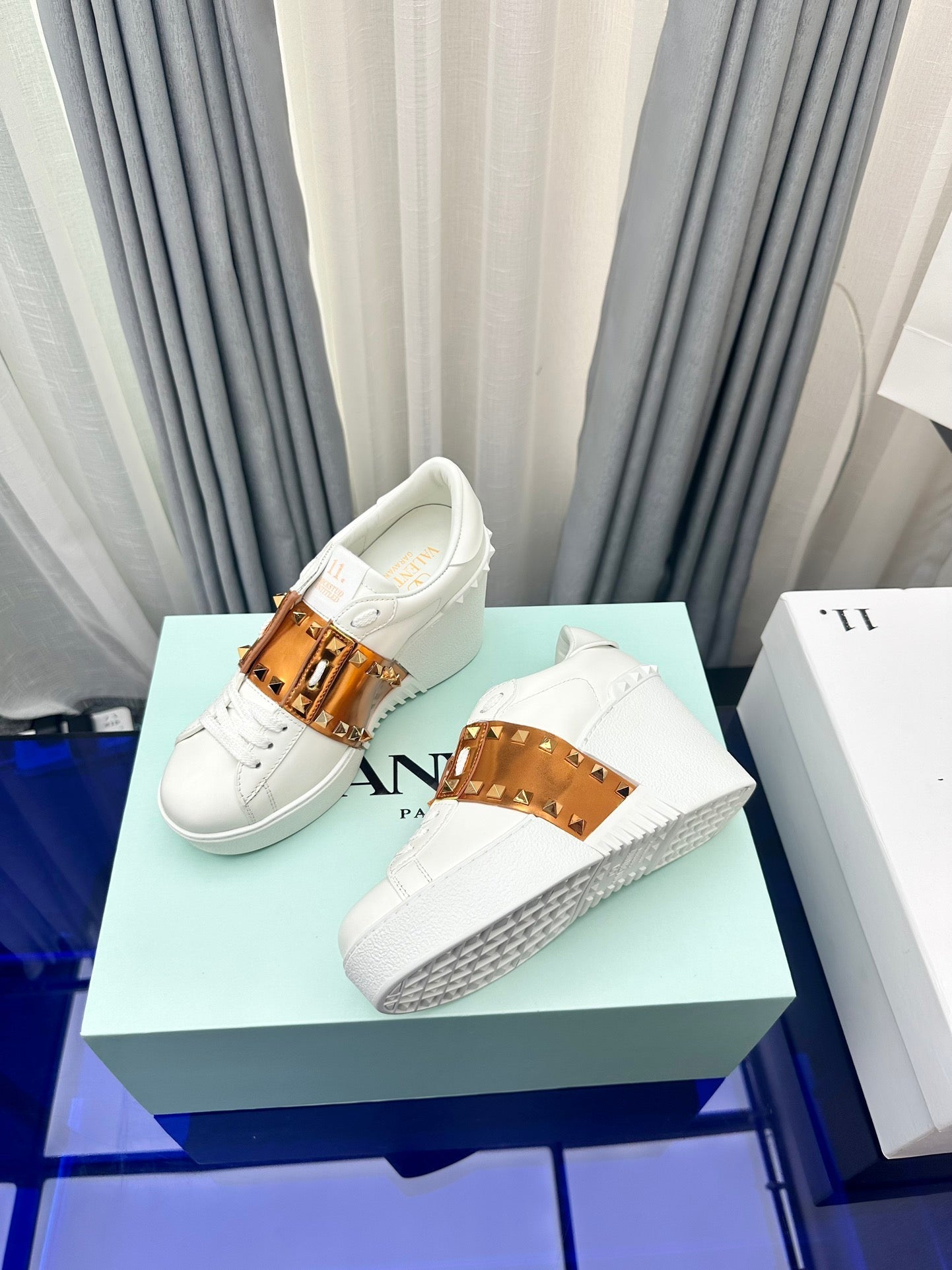 FLATFORM ROCKSTUD UNTITLED SNEAKER IN WHITE MIX COPPER BROWN CALFSKIN - 35