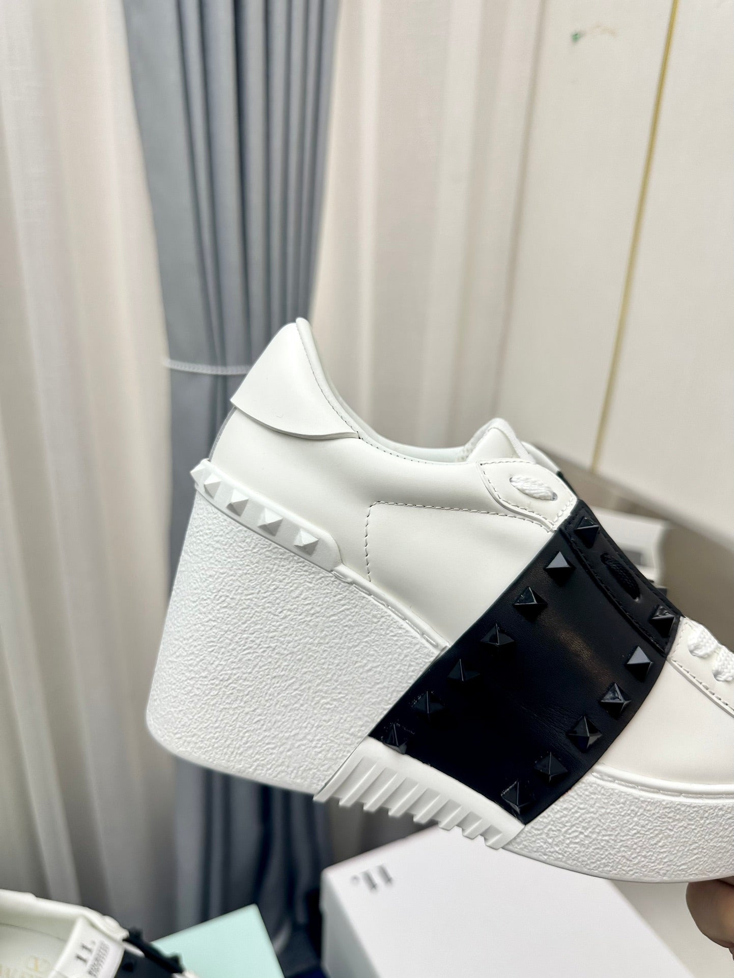 FLATFORM ROCKSTUD UNTITLED SNEAKER IN WHITE MIX BLACK CALFSKIN - 35