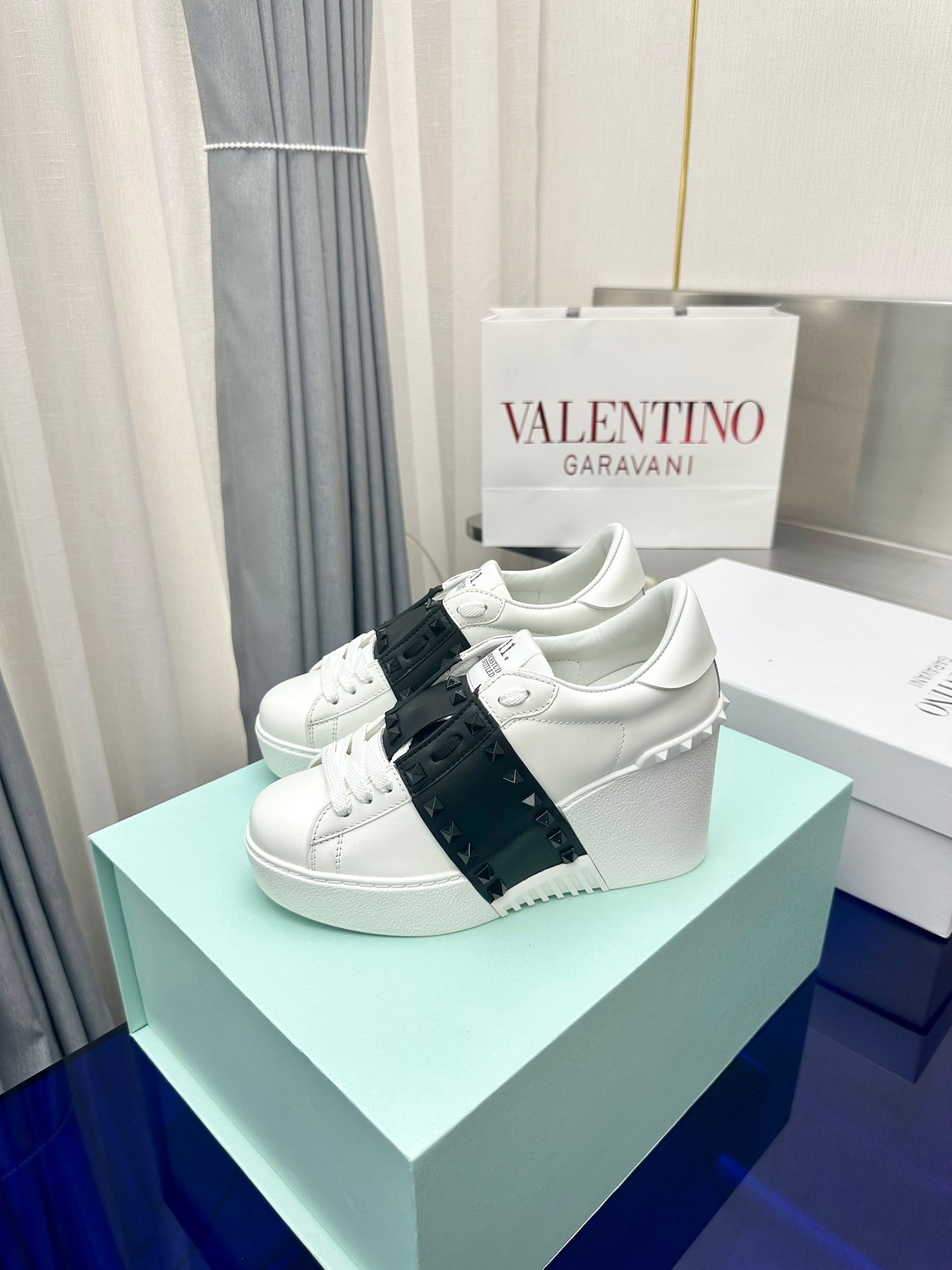 FLATFORM ROCKSTUD UNTITLED SNEAKER IN WHITE MIX BLACK CALFSKIN - 35