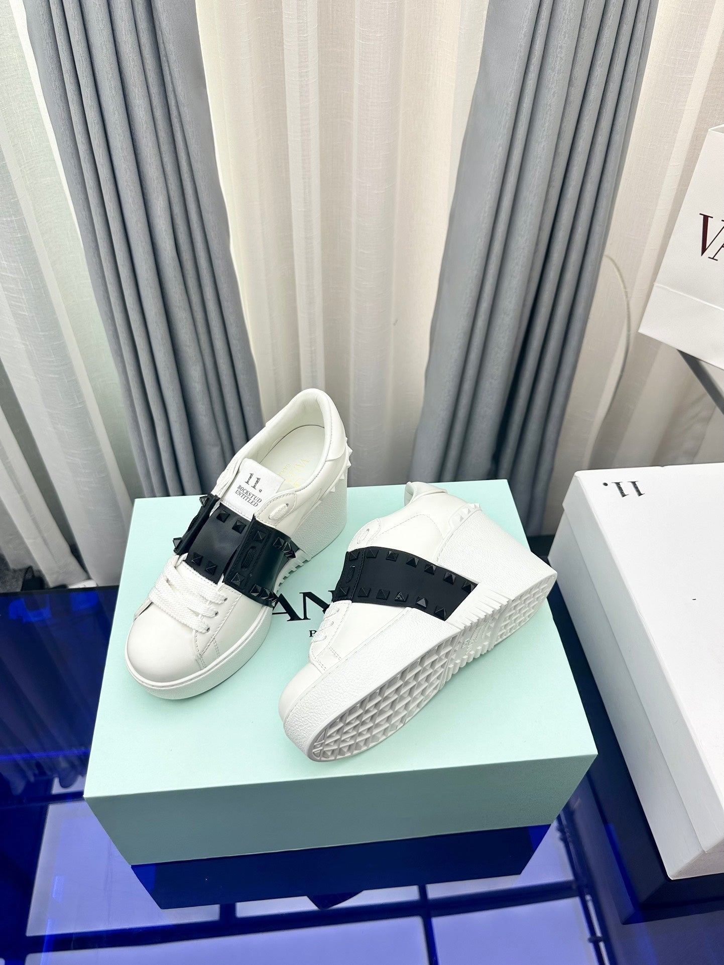 FLATFORM ROCKSTUD UNTITLED SNEAKER IN WHITE MIX BLACK CALFSKIN - 35