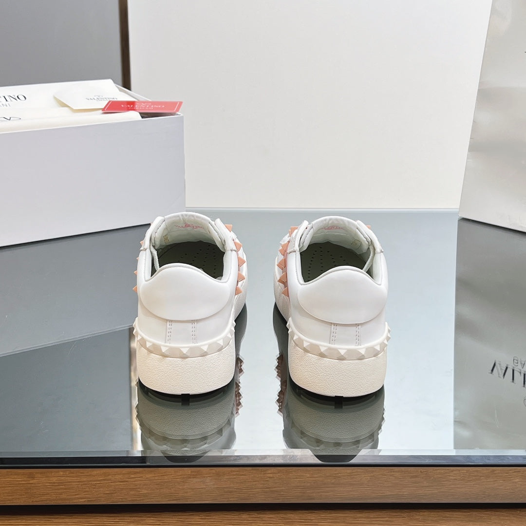 VALENTINO 25S GARAVANI ROCKSTUD UNTITLED STUDDED SNEAKERS IN WHITE MIX PINK LAMBSKIN - 35