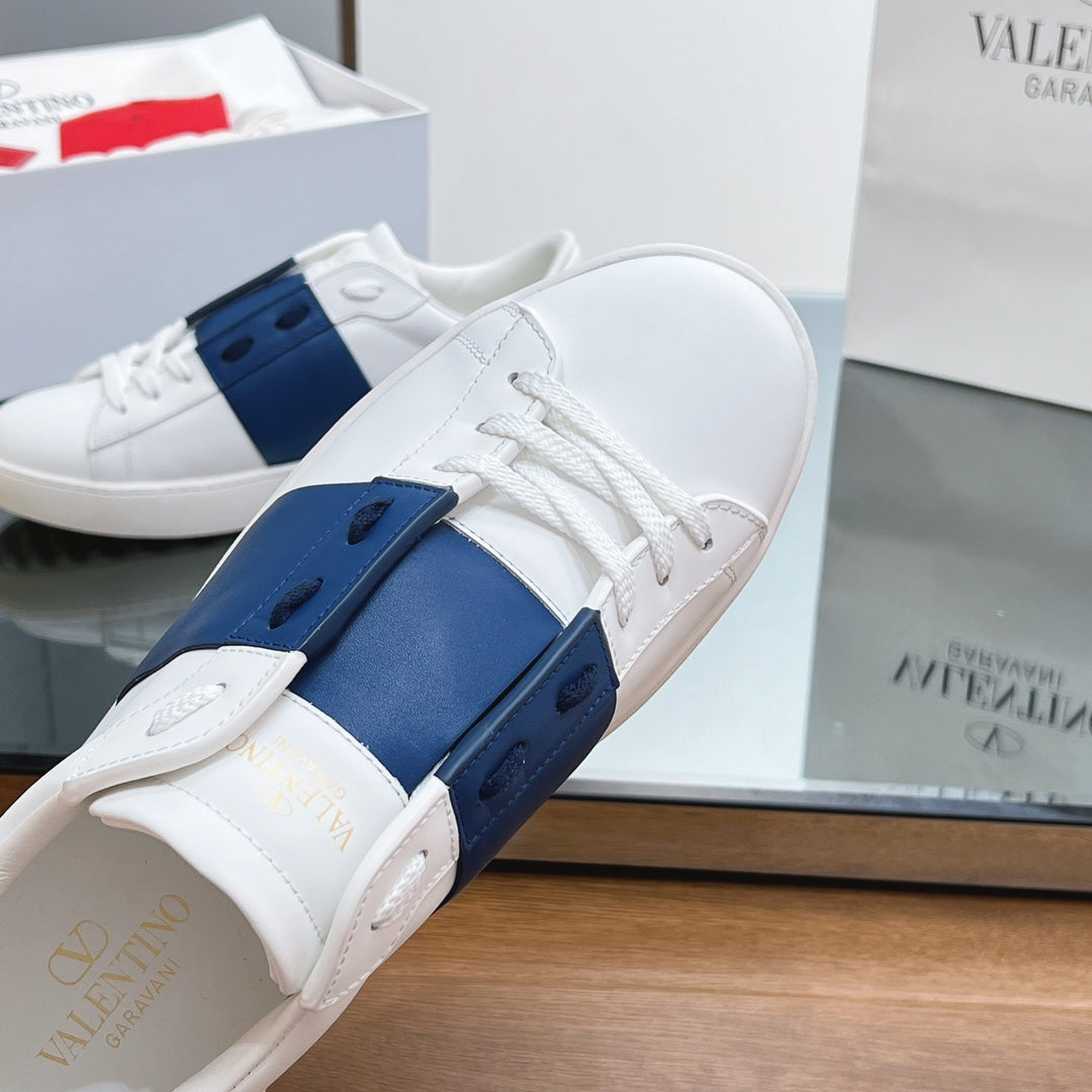 VALENTINO 25S GARAVANI ROCKSTUD UNTITLED SNEAKERS IN WHITE MIX DARK BLUE LAMBSKIN - 35