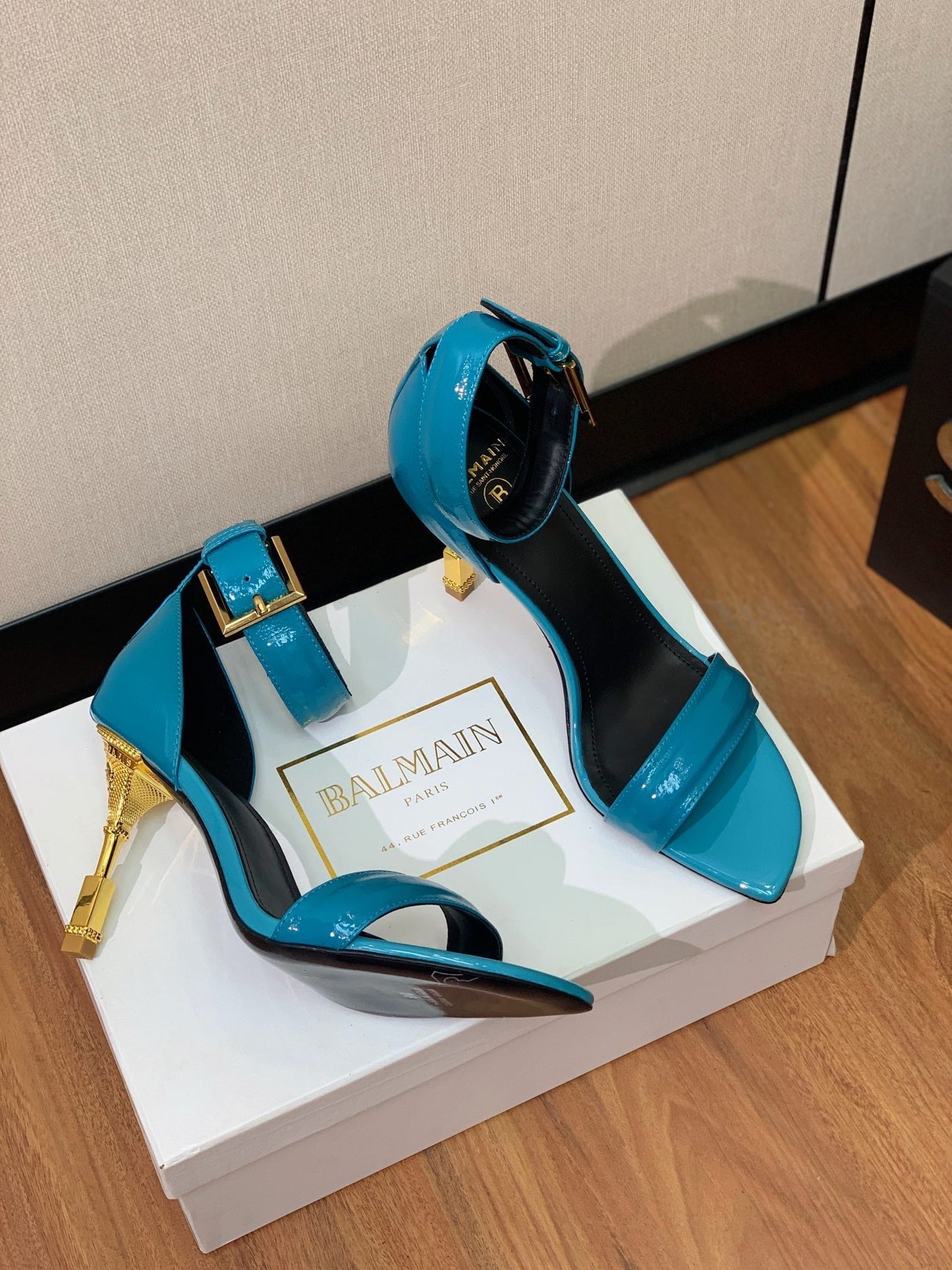 BALMAIN 25S SQUARE STRAP HIGH HEELS 100MM IN BLUE PATENT CALFSKIN - 36