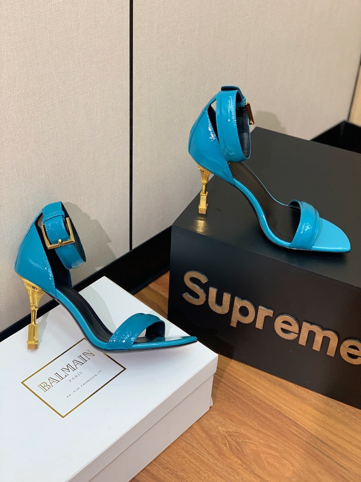 BALMAIN 25S SQUARE STRAP HIGH HEELS 100MM IN BLUE PATENT CALFSKIN - 36