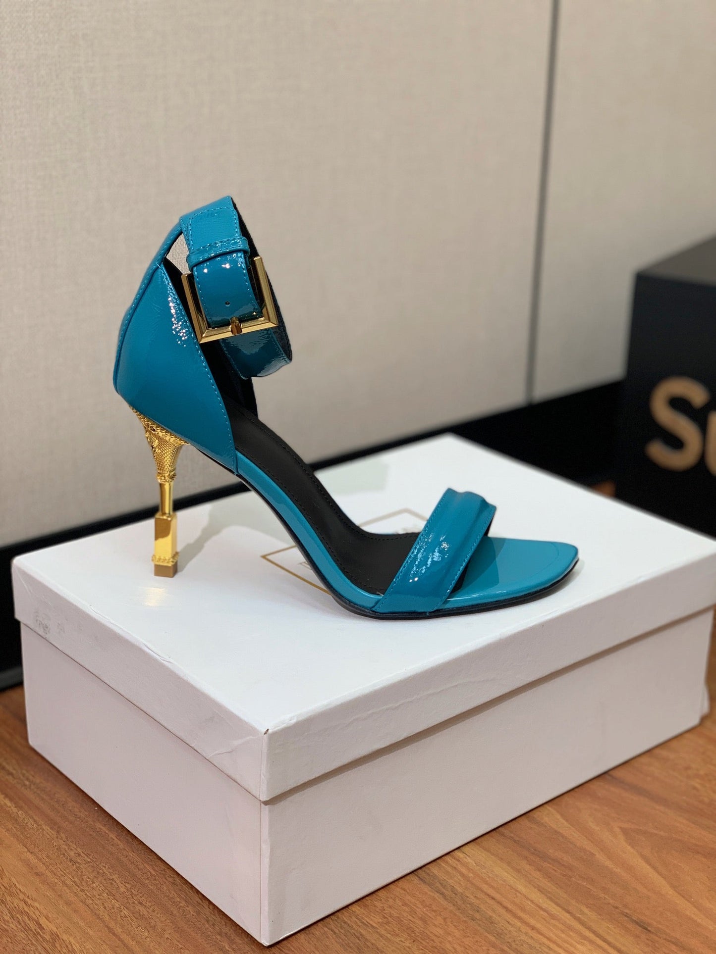 Босоніжки BALMAIN 26S METAL-HEEL 105 ММ З ТЕЛЯЧОЇ ШКІРИ КОЛЬОРУ ЦЕРУЛЕЙ (НЕБЕСНО-ГОЛУБОГО)