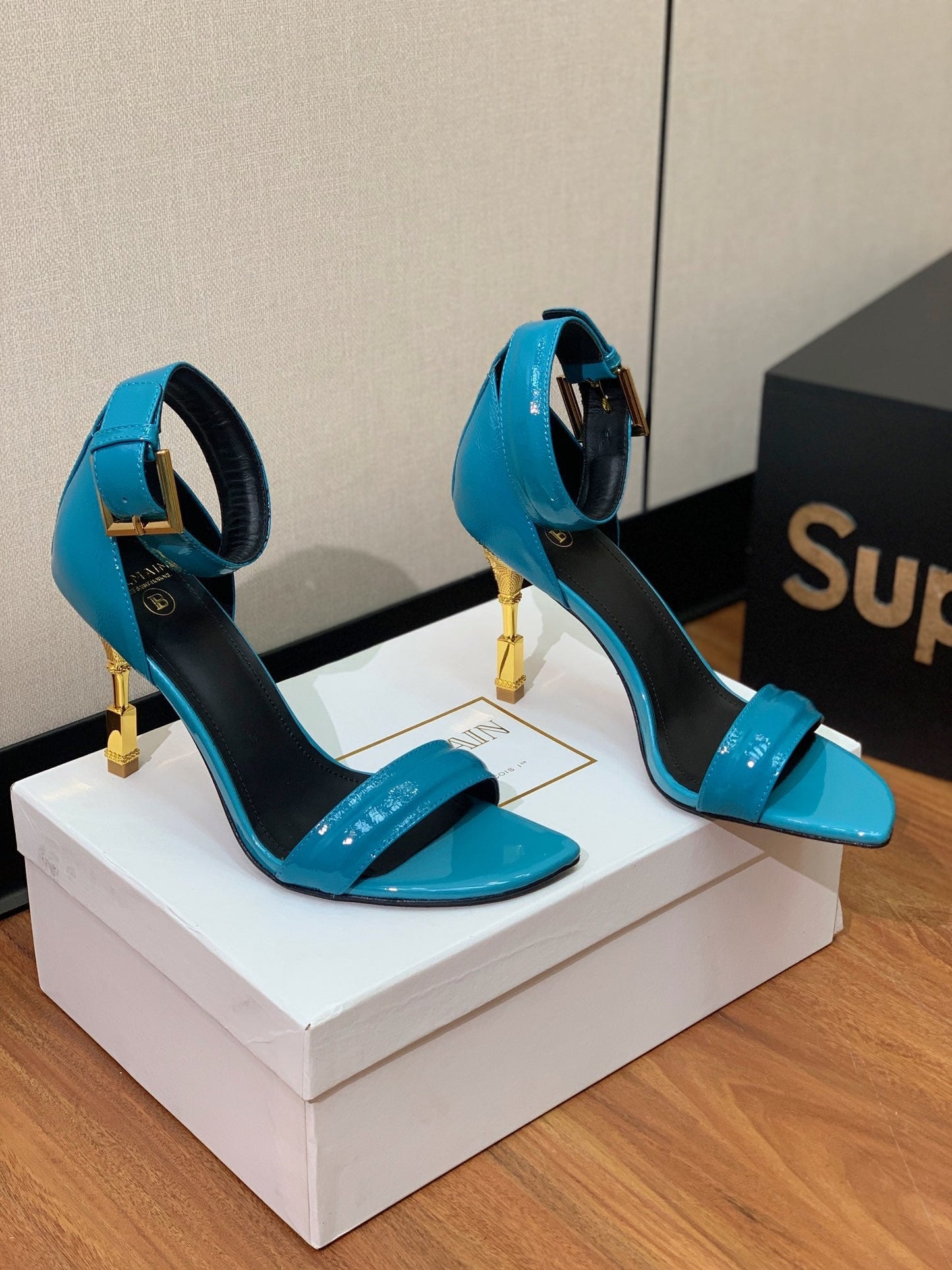 BALMAIN 25S SQUARE STRAP HIGH HEELS 100MM IN BLUE PATENT CALFSKIN - 36