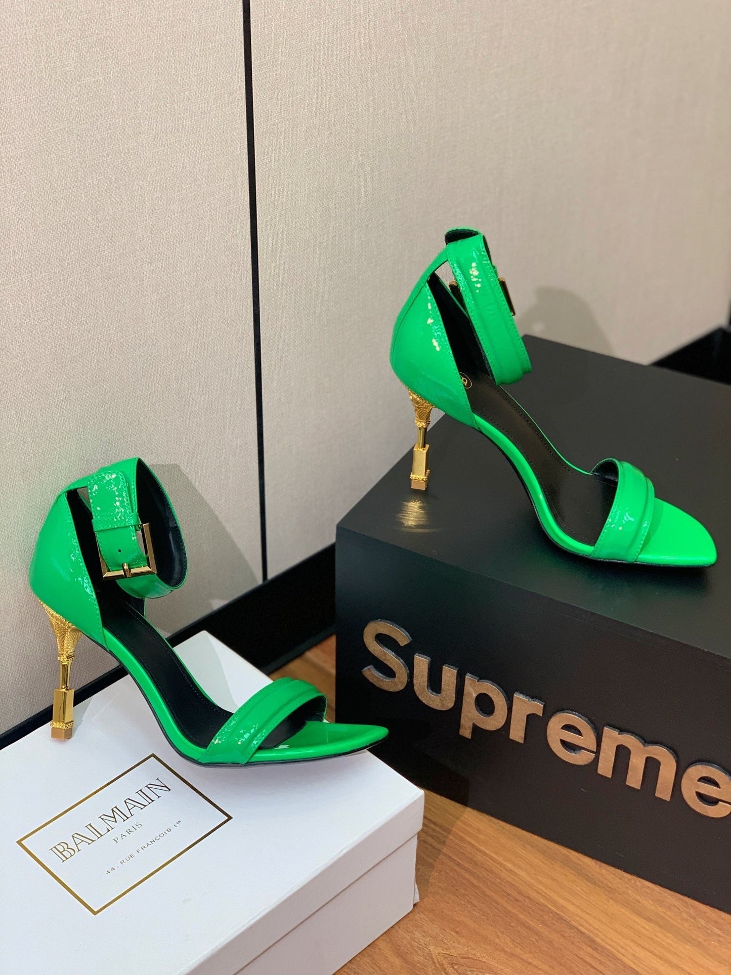 BALMAIN 25S SQUARE STRAP HIGH HEELS 100MM IN GREEN PATENT CALFSKIN - 36