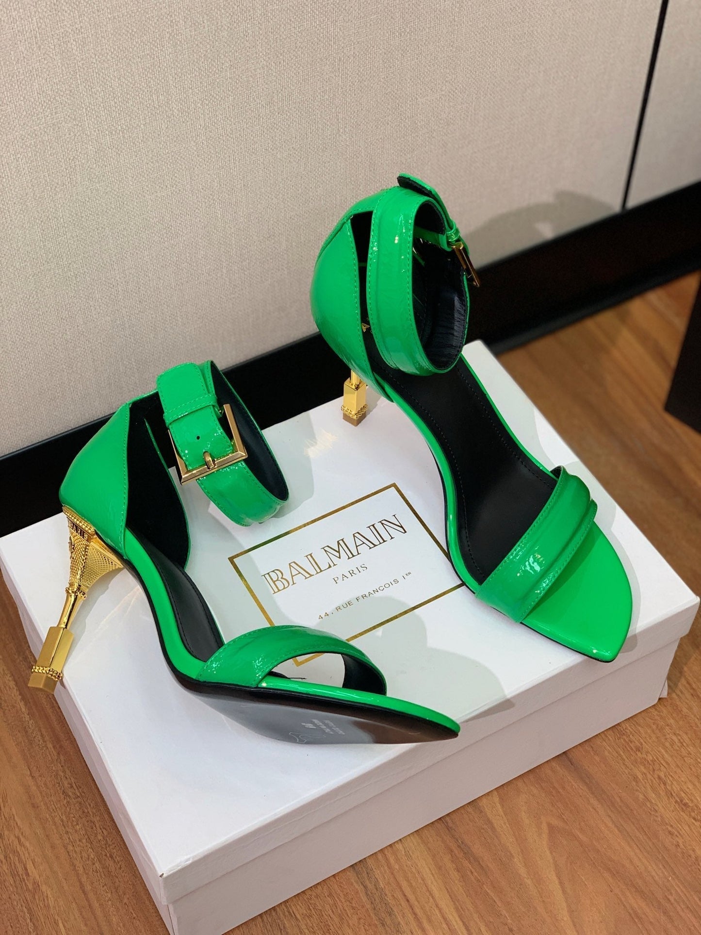 BALMAIN 25S SQUARE STRAP HIGH HEELS 100MM IN GREEN PATENT CALFSKIN - 36