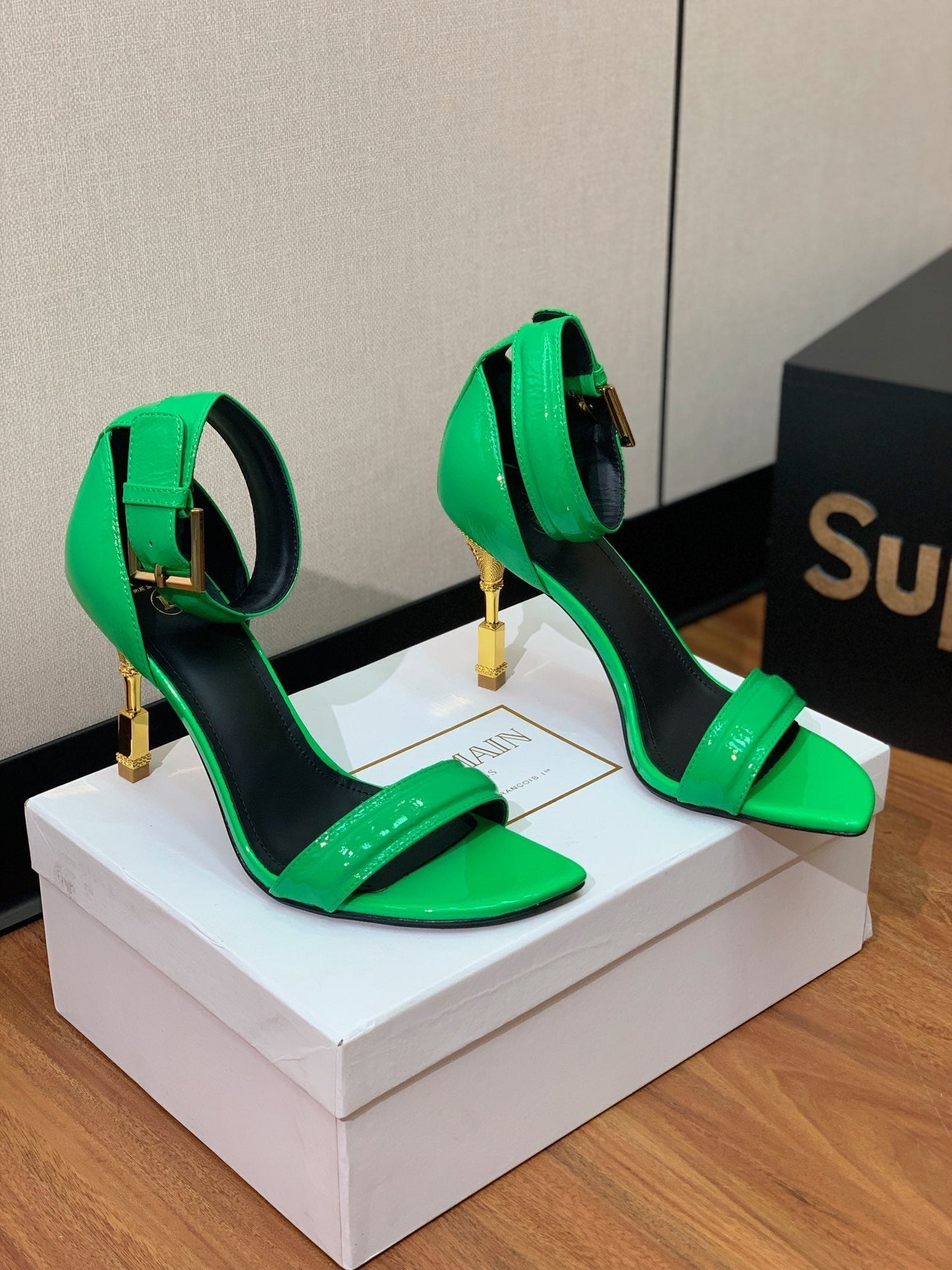 BALMAIN 25S SQUARE STRAP HIGH HEELS 100MM IN GREEN PATENT CALFSKIN - 36