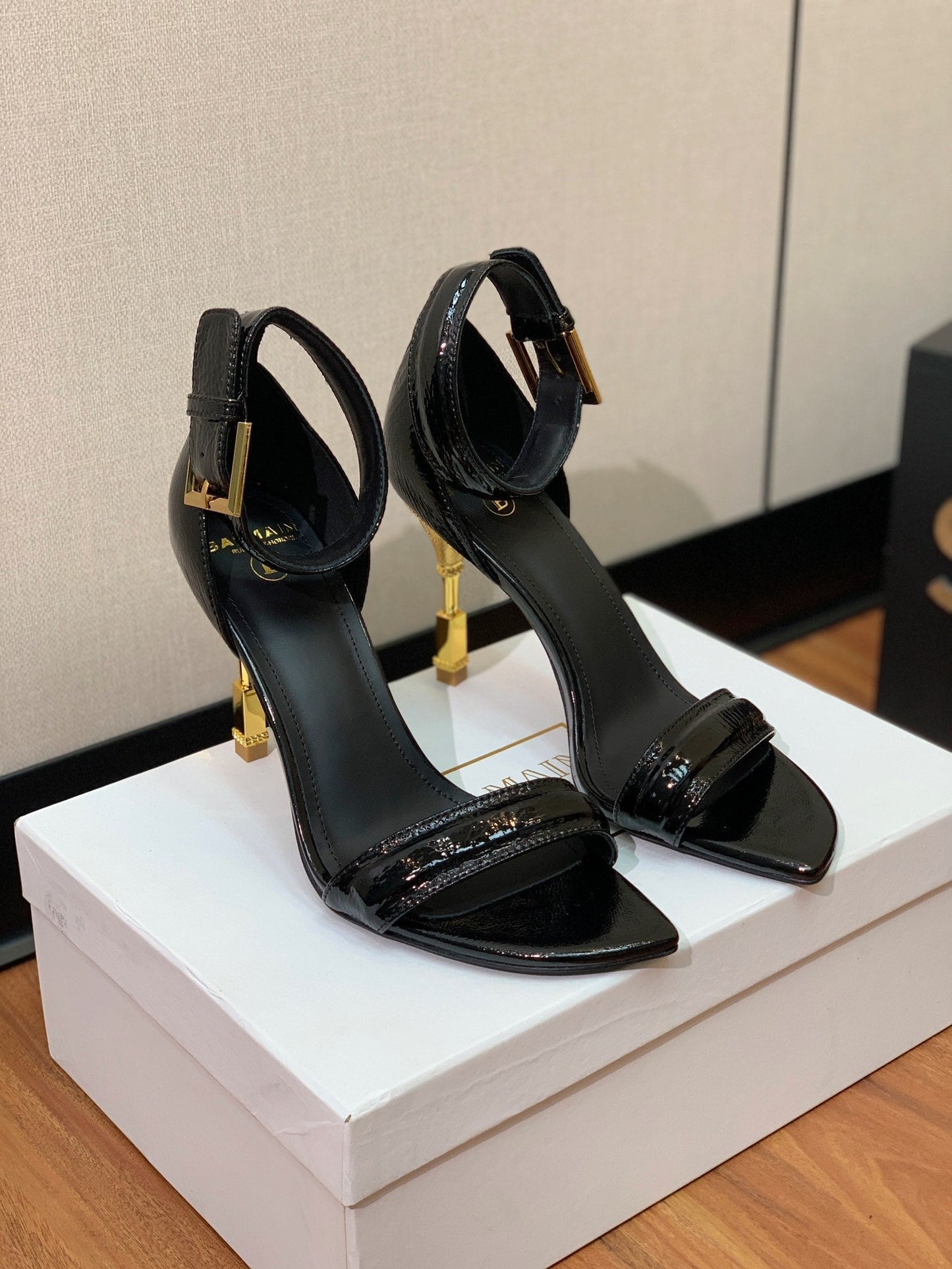 BALMAIN 25S SQUARE STRAP HIGH HEELS 100MM IN BLACK PATENT CALFSKIN - 36
