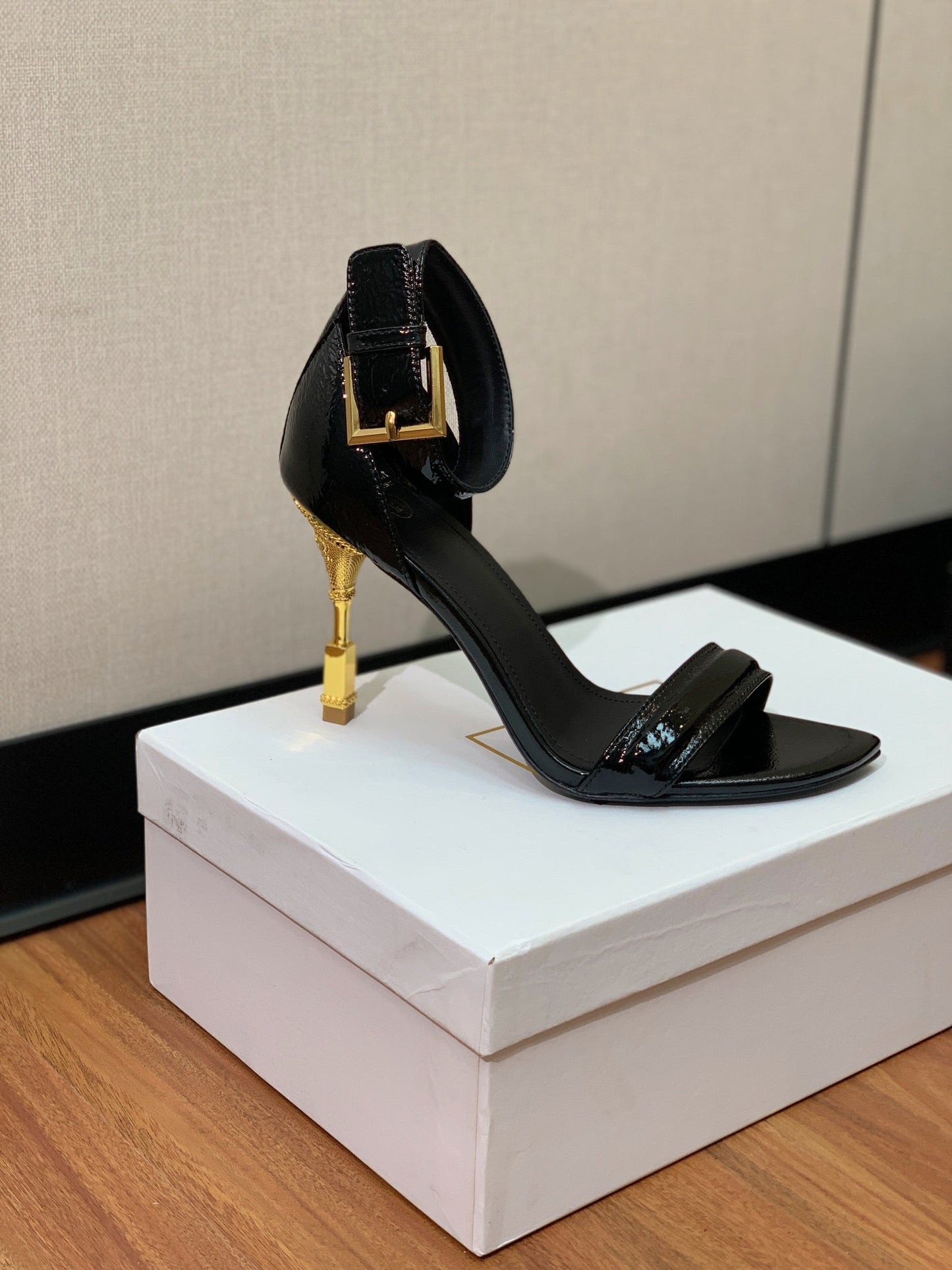 BALMAIN 25S SQUARE STRAP HIGH HEELS 100MM IN BLACK PATENT CALFSKIN - 36