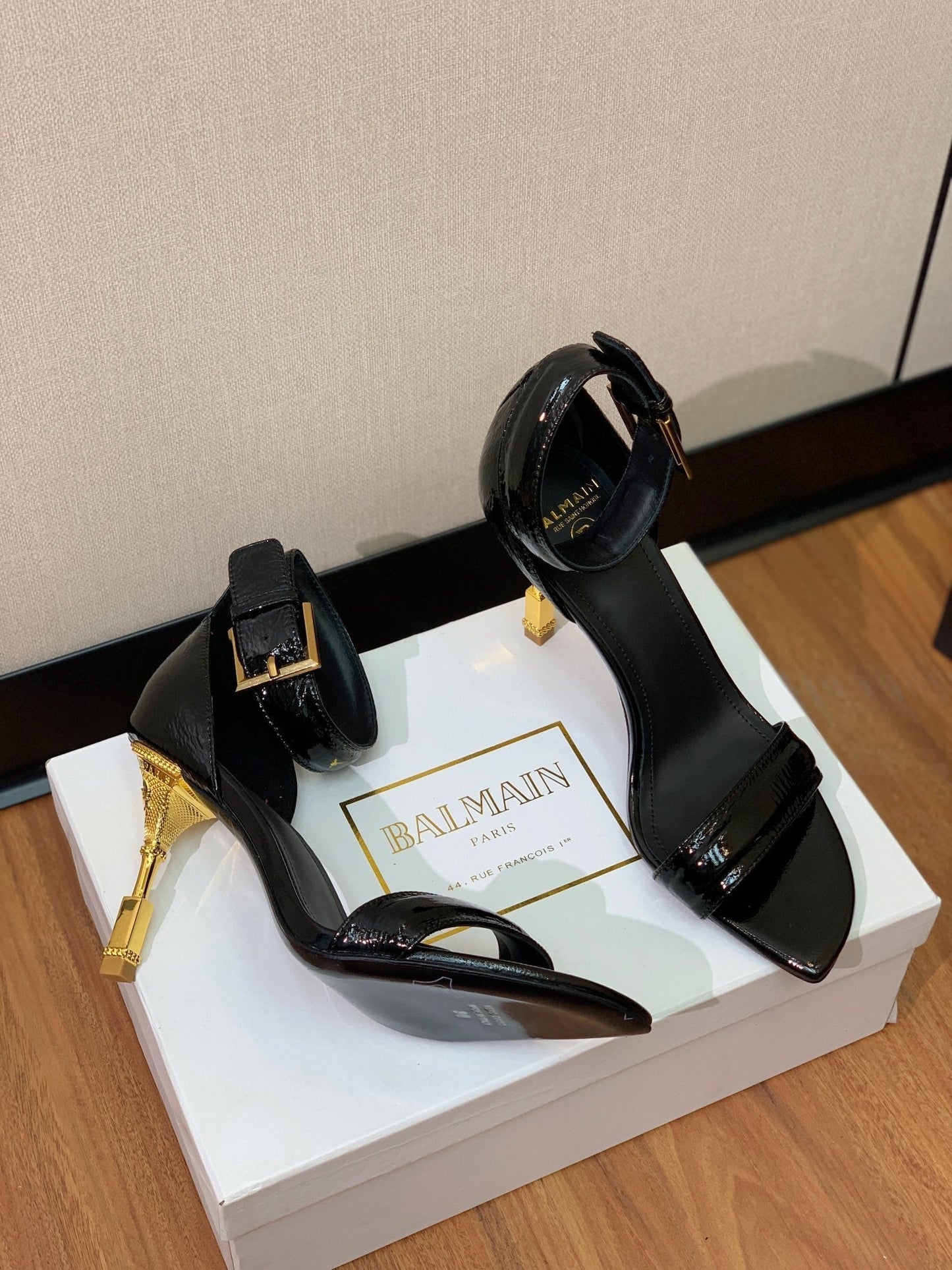 BALMAIN 25S SQUARE STRAP HIGH HEELS 100MM IN BLACK PATENT CALFSKIN - 36