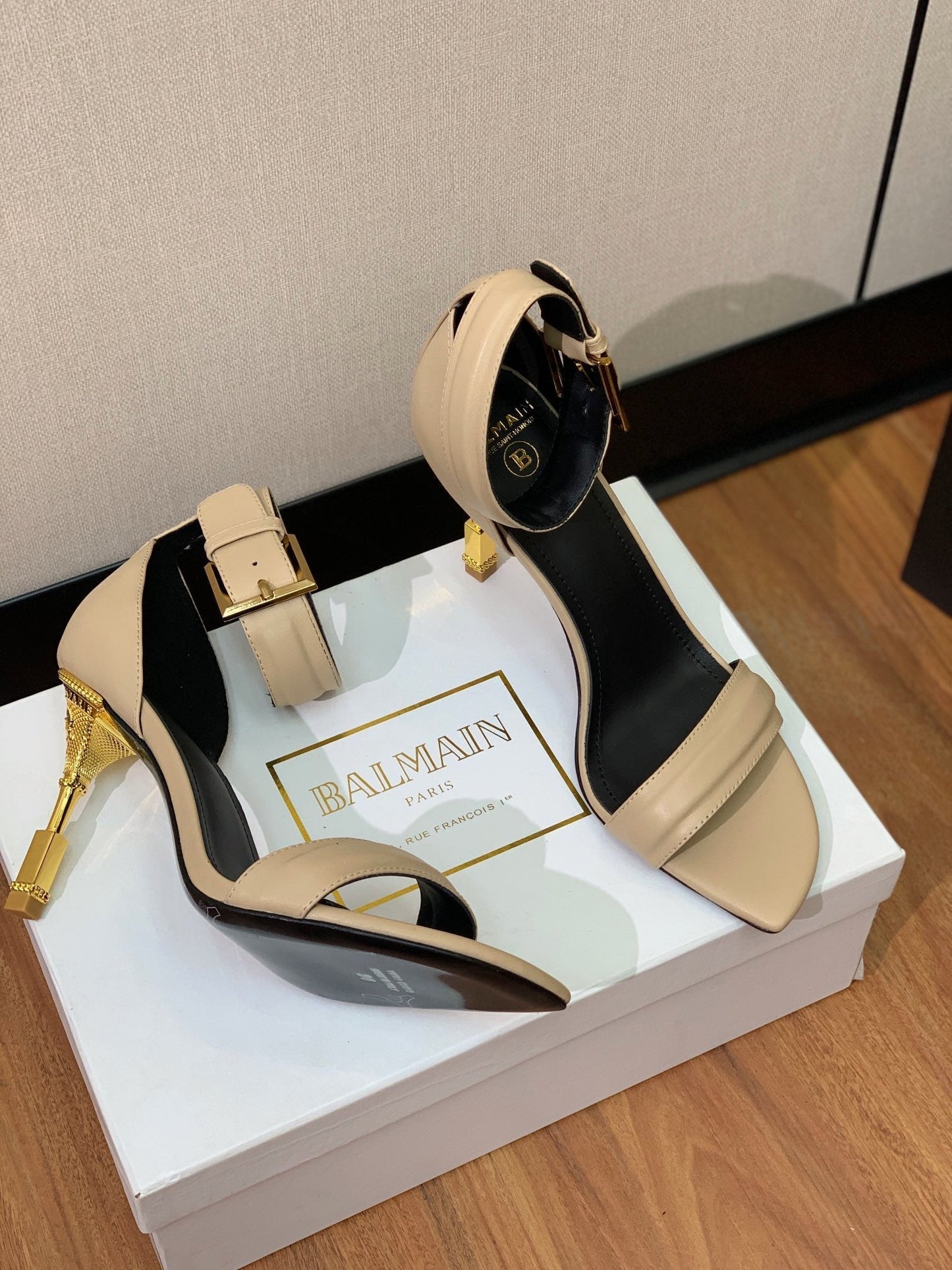 БОСОНІЖКИ BALMAIN 26S З МЕТАЛЕВИМИ ПІДБОРАМИ 105 ММ З ТЕМНО-БЕЖЕВОЇ ТЕЛЯЧОЇ ШКІРИ
