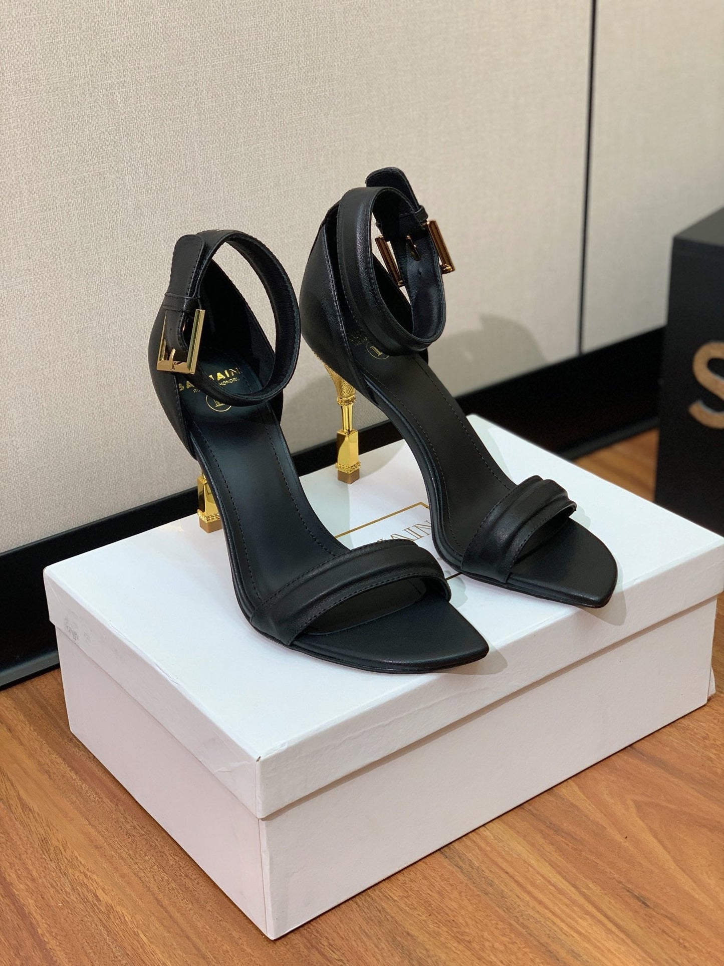 BALMAIN 25S SQUARE STRAP HIGH HEELS 100MM IN BLACK CALFSKIN - 36