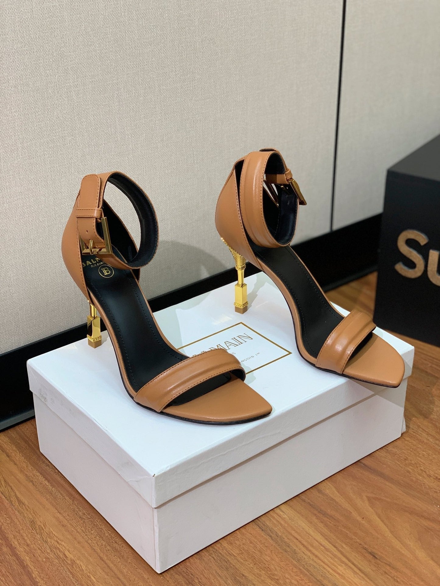 BALMAIN 25S SQUARE STRAP HIGH HEELS 100MM IN CARAMEL CALFSKIN - 36