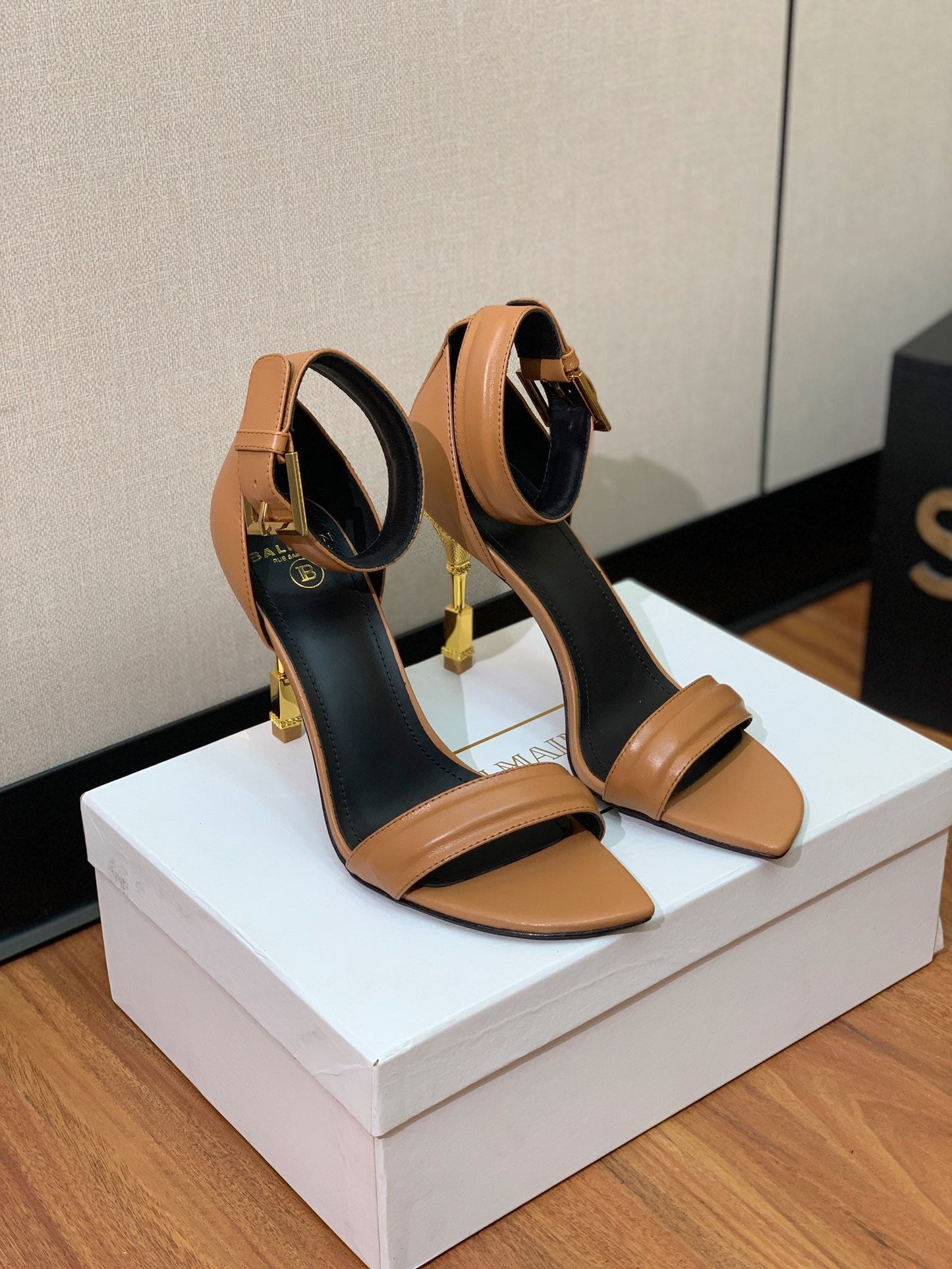 BALMAIN 25S SQUARE STRAP HIGH HEELS 100MM IN CARAMEL CALFSKIN - 36