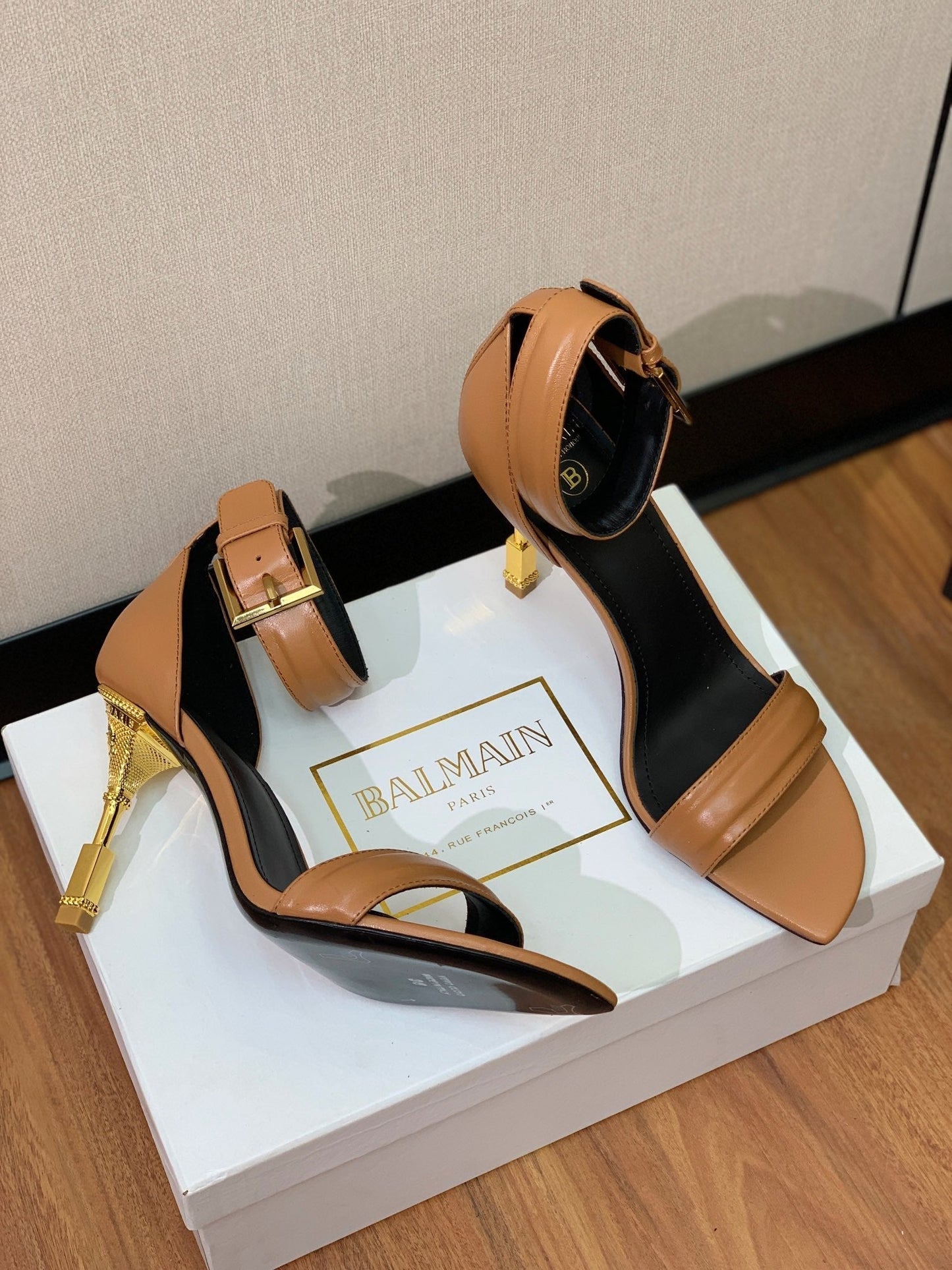 BALMAIN 25S SQUARE STRAP HIGH HEELS 100MM IN CARAMEL CALFSKIN - 36