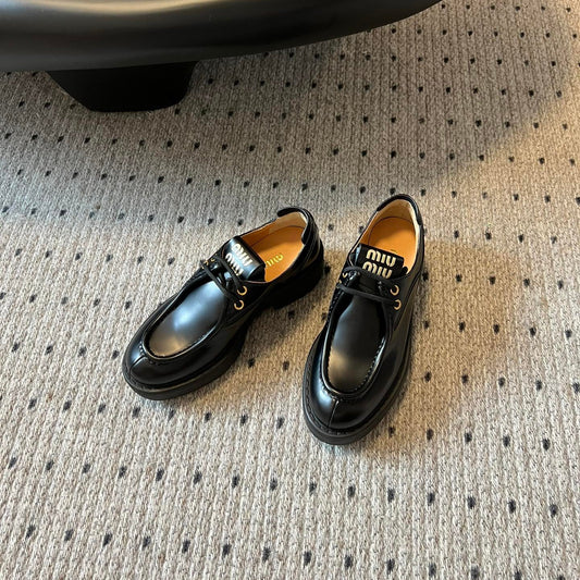 MIUMIU 26S ЧЕРЕВИКИ FUME ЗІ ШНУРІВКОЮ З ЧОРНОЇ ГЛЯНЦЕВОЇ ТЕЛЯЧОЇ ШКІРИ