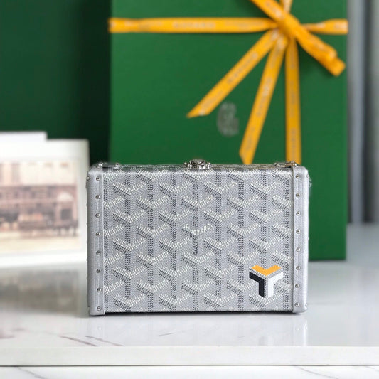 КЛАТЧ-СКРИНЬКА TRUNK BAG 17 З БІЛОГО ПОЛОТНА GOYARDINE