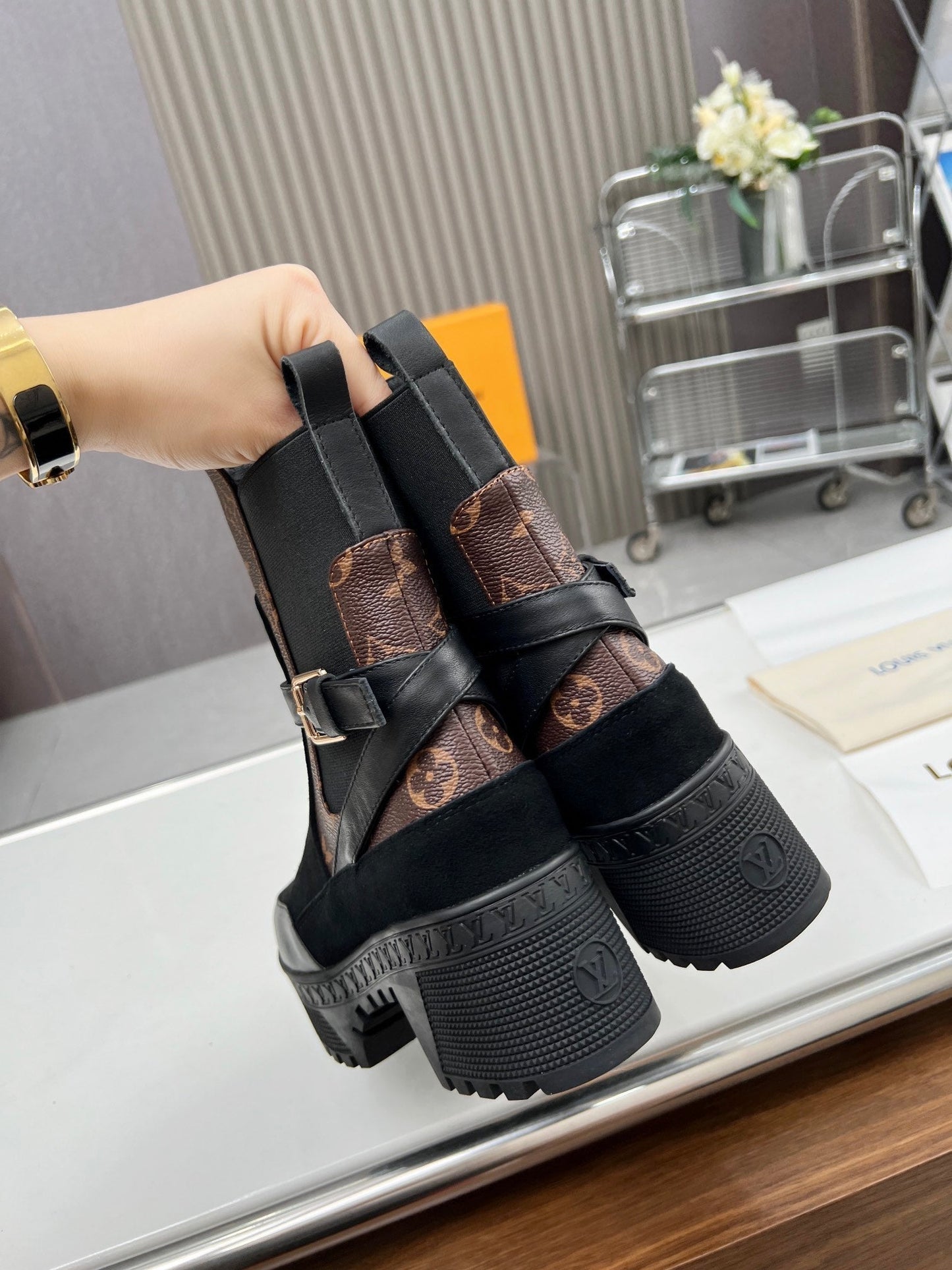 LAUREATE PLATFORM DESERT BOOT IN BLACK SUEDE AND BROWN CALFSKIN - 35