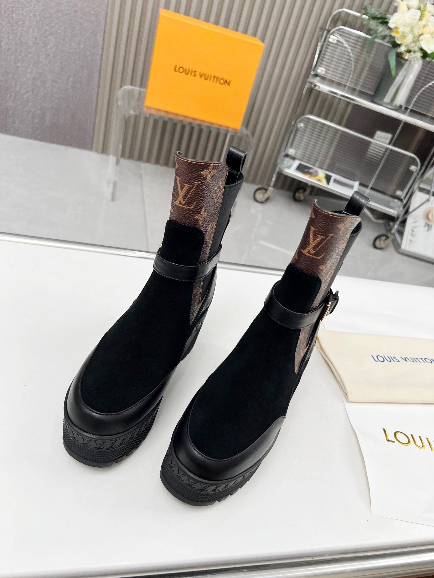 LAUREATE PLATFORM DESERT BOOT IN BLACK SUEDE AND BROWN CALFSKIN - 35