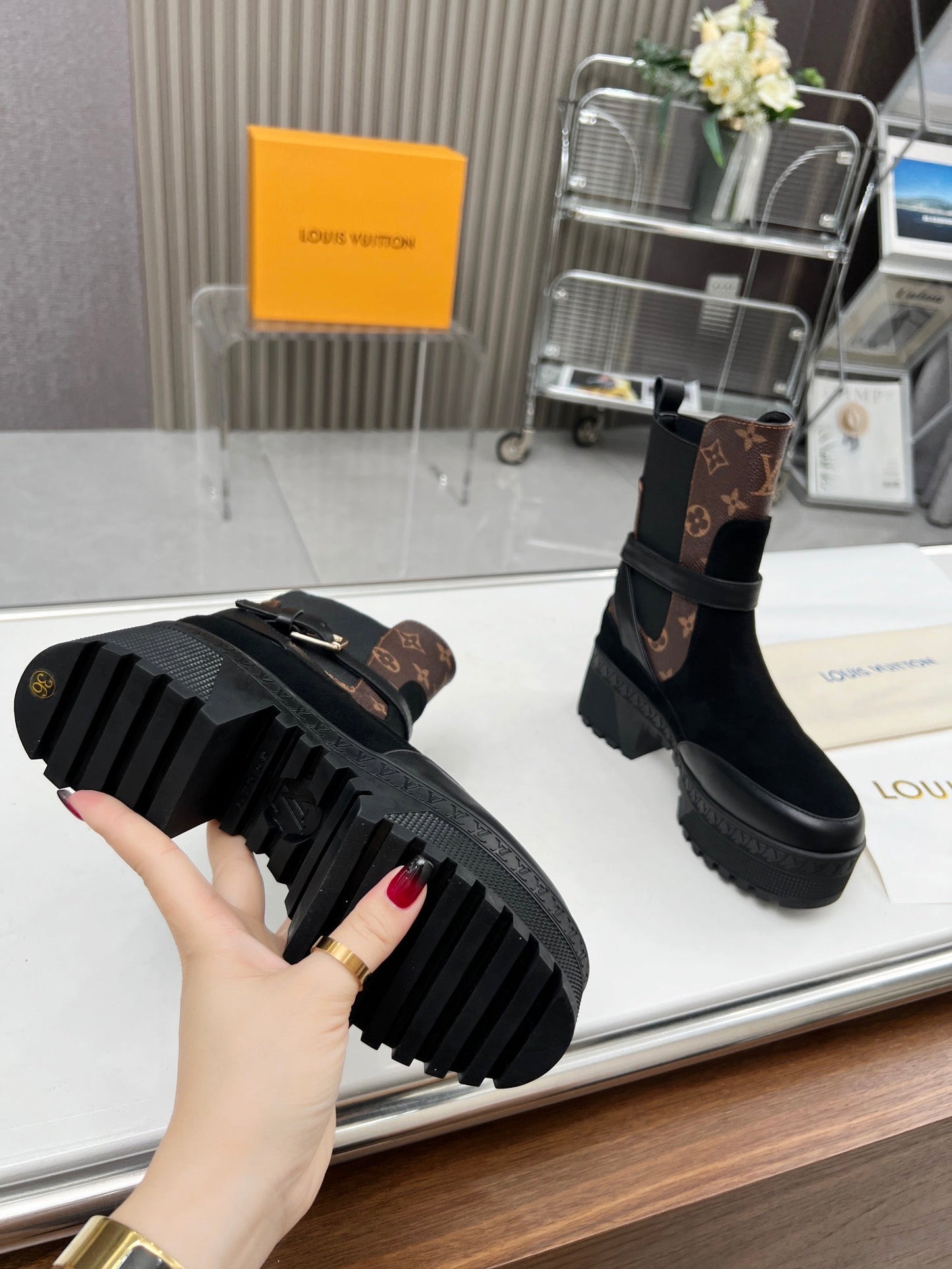 LAUREATE PLATFORM DESERT BOOT IN BLACK SUEDE AND BROWN CALFSKIN - 35