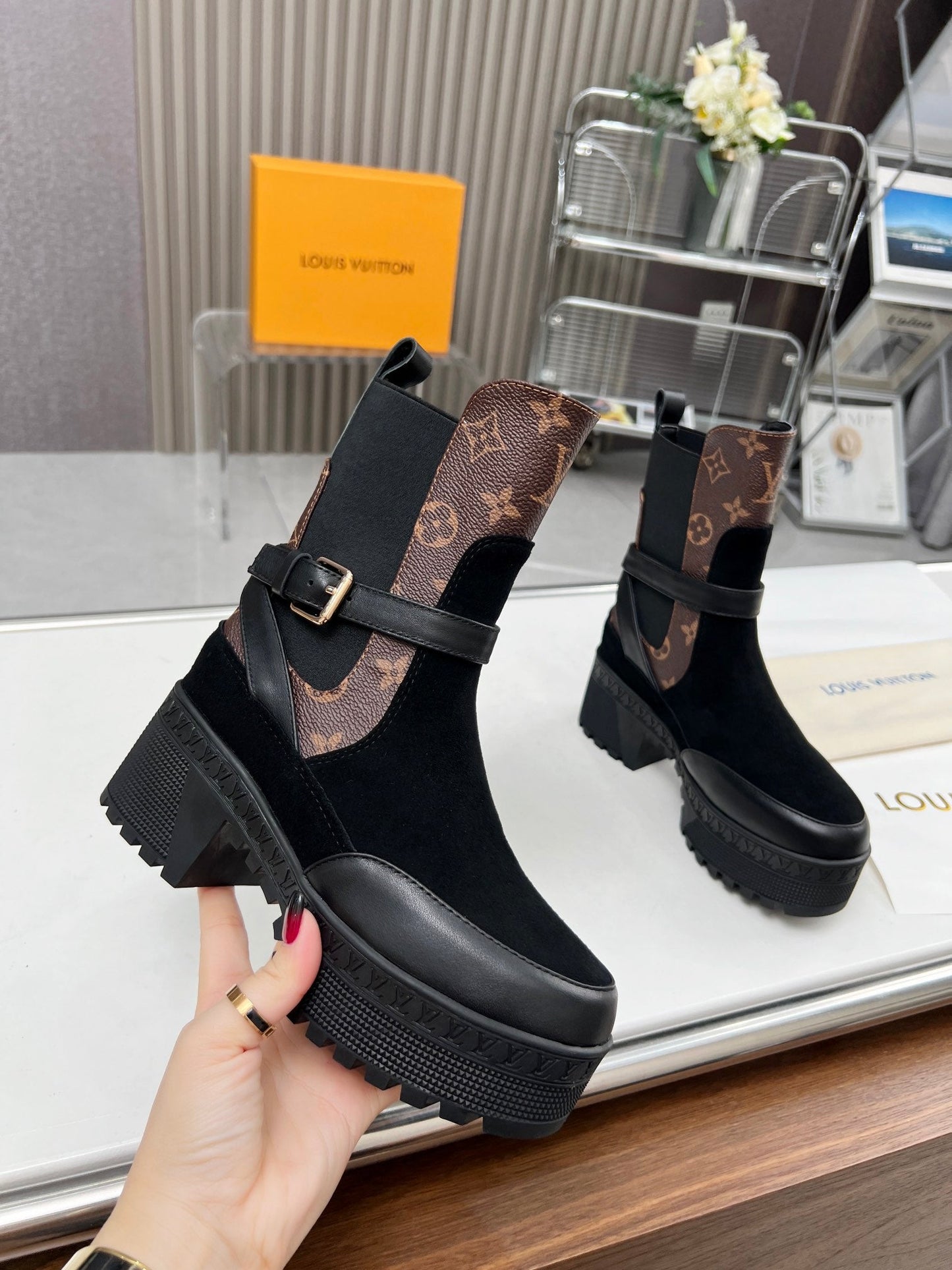 LAUREATE PLATFORM DESERT BOOT IN BLACK SUEDE AND BROWN CALFSKIN - 35