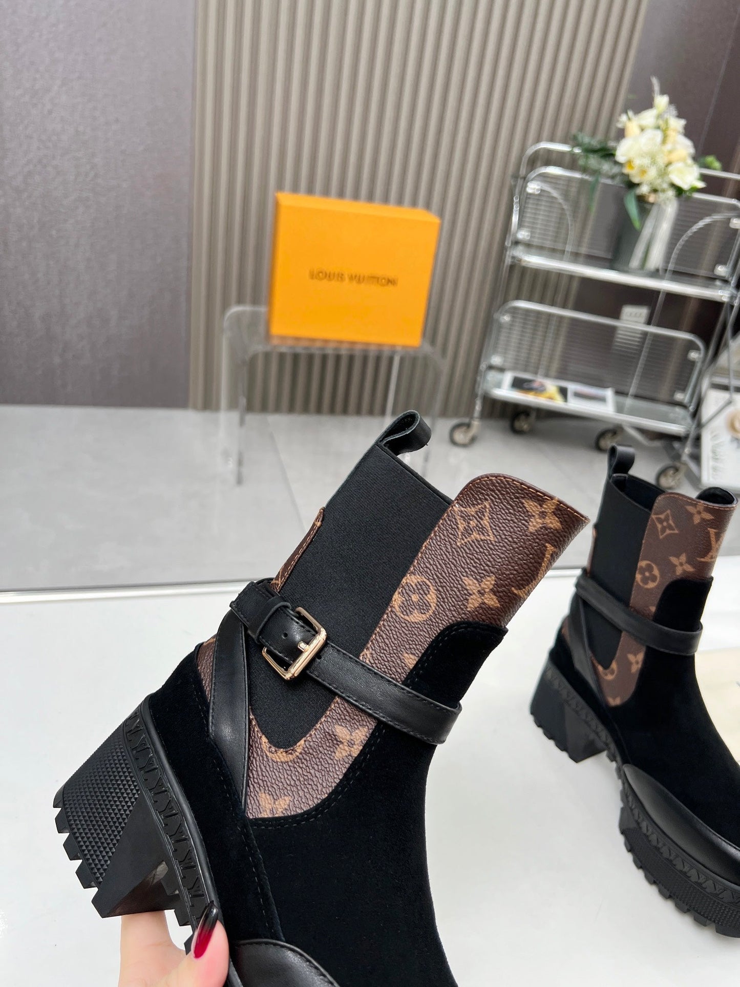 LAUREATE PLATFORM DESERT BOOT IN BLACK SUEDE AND BROWN CALFSKIN - 35