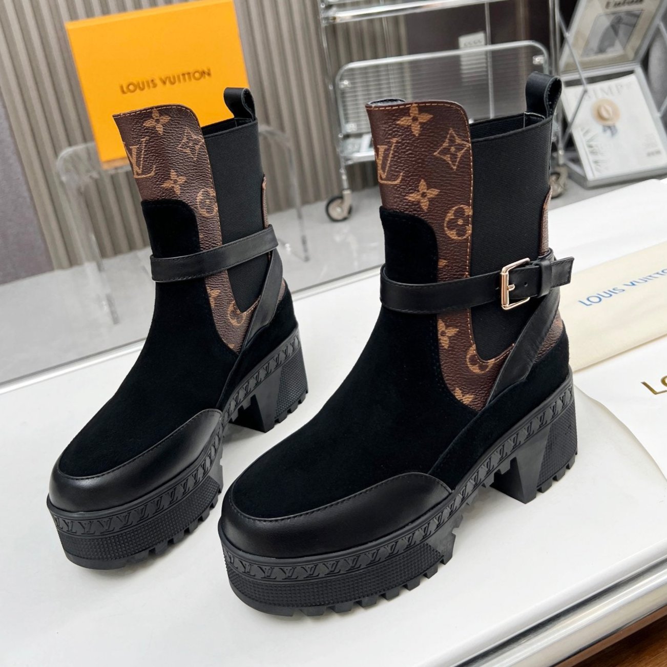 LAUREATE PLATFORM DESERT BOOT IN BLACK SUEDE AND BROWN CALFSKIN - 35