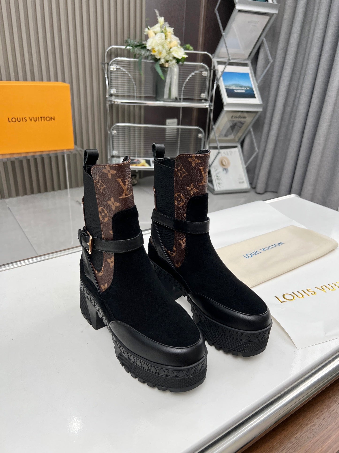 LAUREATE PLATFORM DESERT BOOT IN BLACK SUEDE AND BROWN CALFSKIN - 35