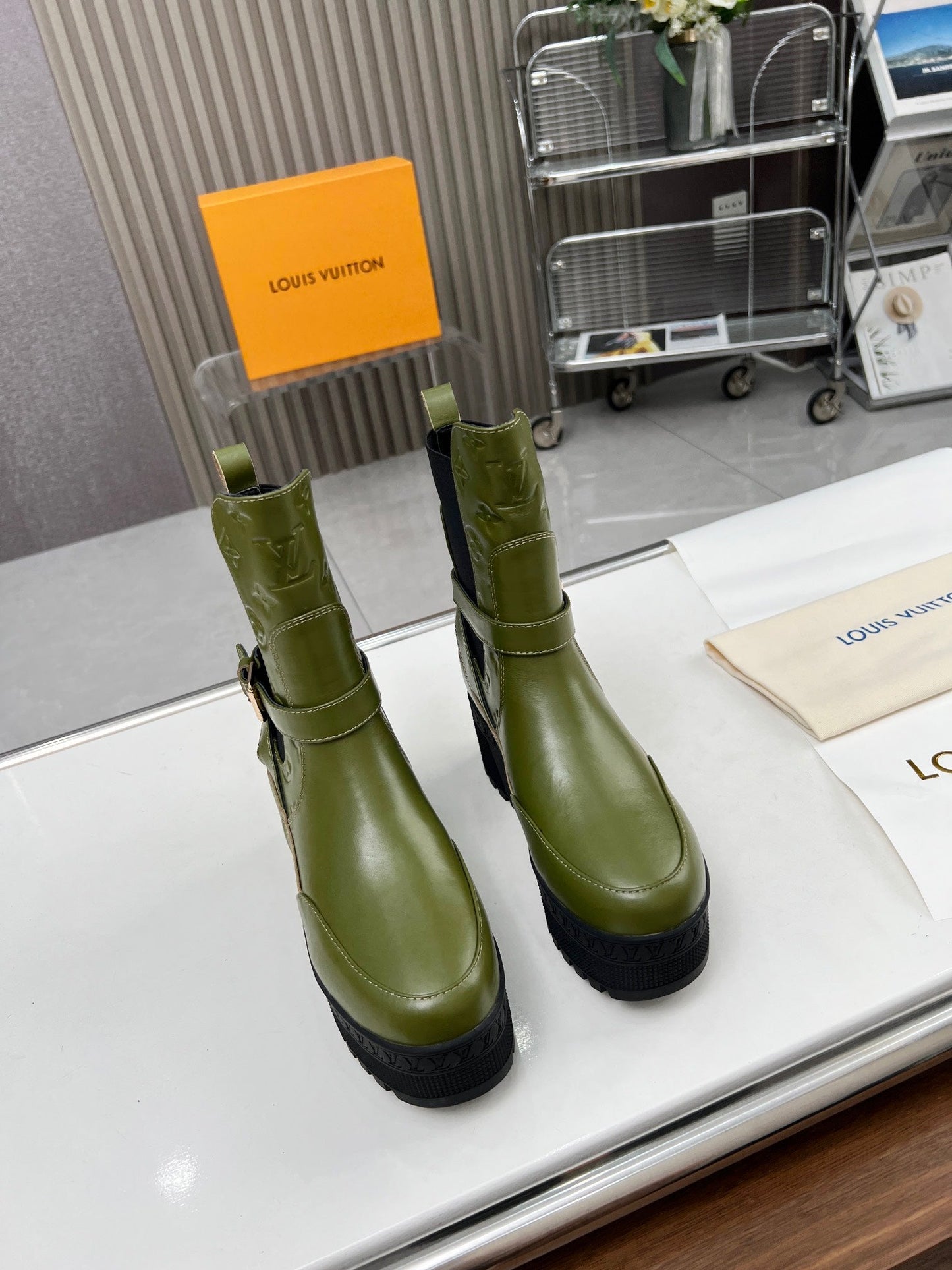 LAUREATE PLATFORM DESERT BOOT IN DARK OLIVE GREEN CALFSKIN - 35