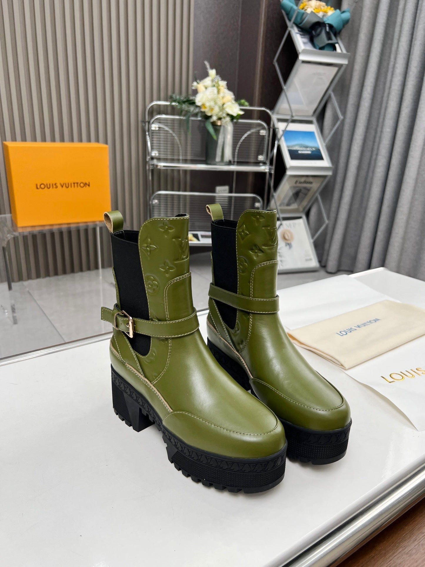 LAUREATE PLATFORM DESERT BOOT IN DARK OLIVE GREEN CALFSKIN - 35