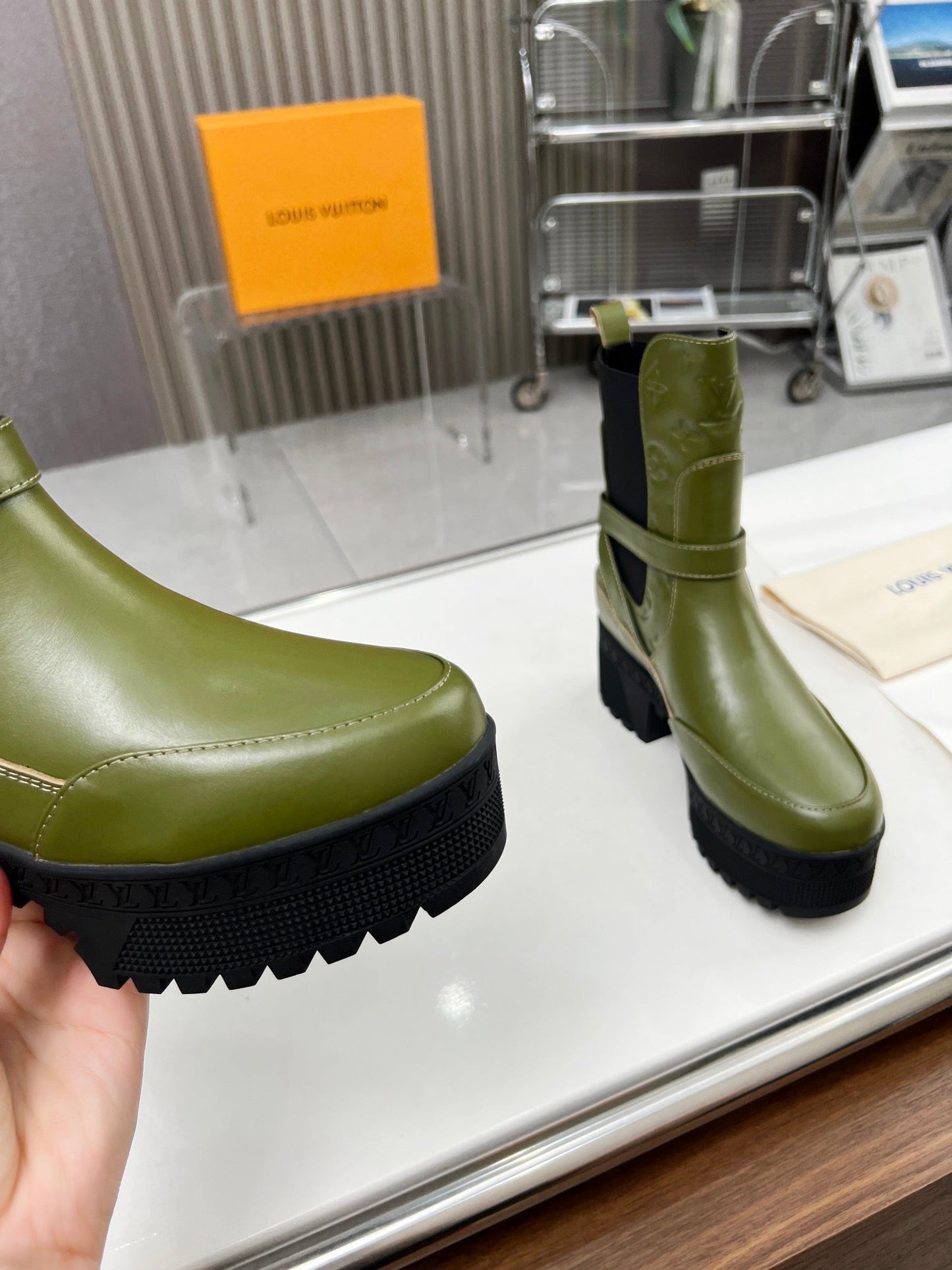 LAUREATE PLATFORM DESERT BOOT IN DARK OLIVE GREEN CALFSKIN - 35