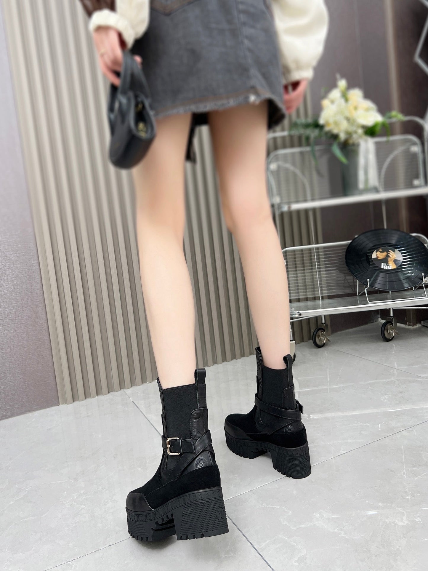 LAUREATE PLATFORM DESERT BOOT IN BLACK SUEDE AND CALFSKIN - 35