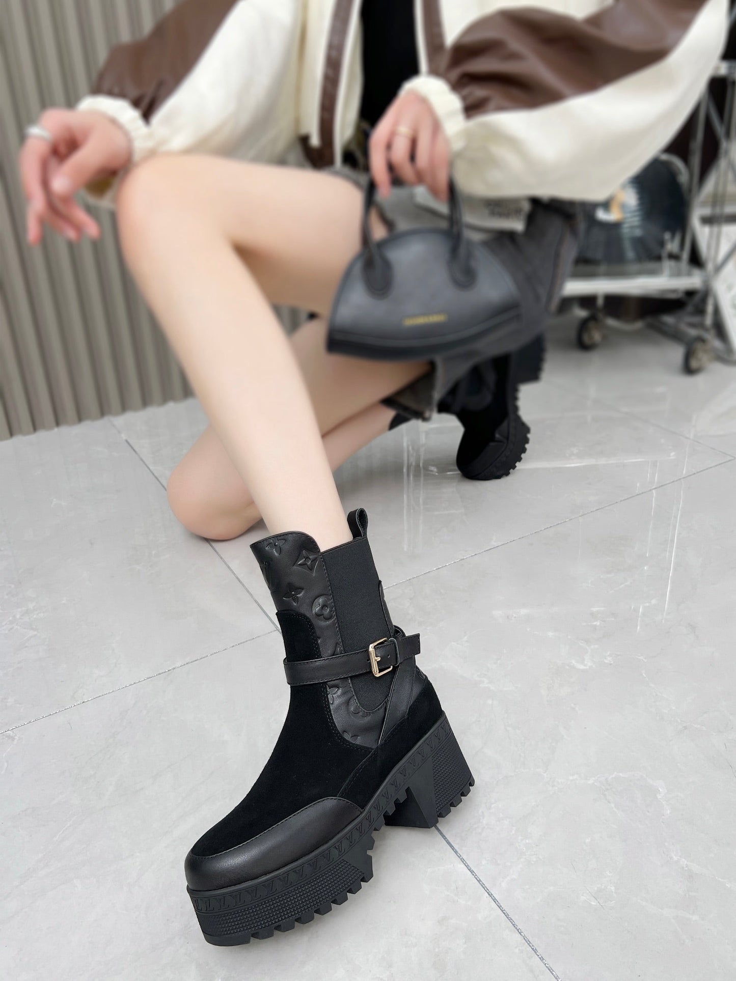 LAUREATE PLATFORM DESERT BOOT IN BLACK SUEDE AND CALFSKIN - 35
