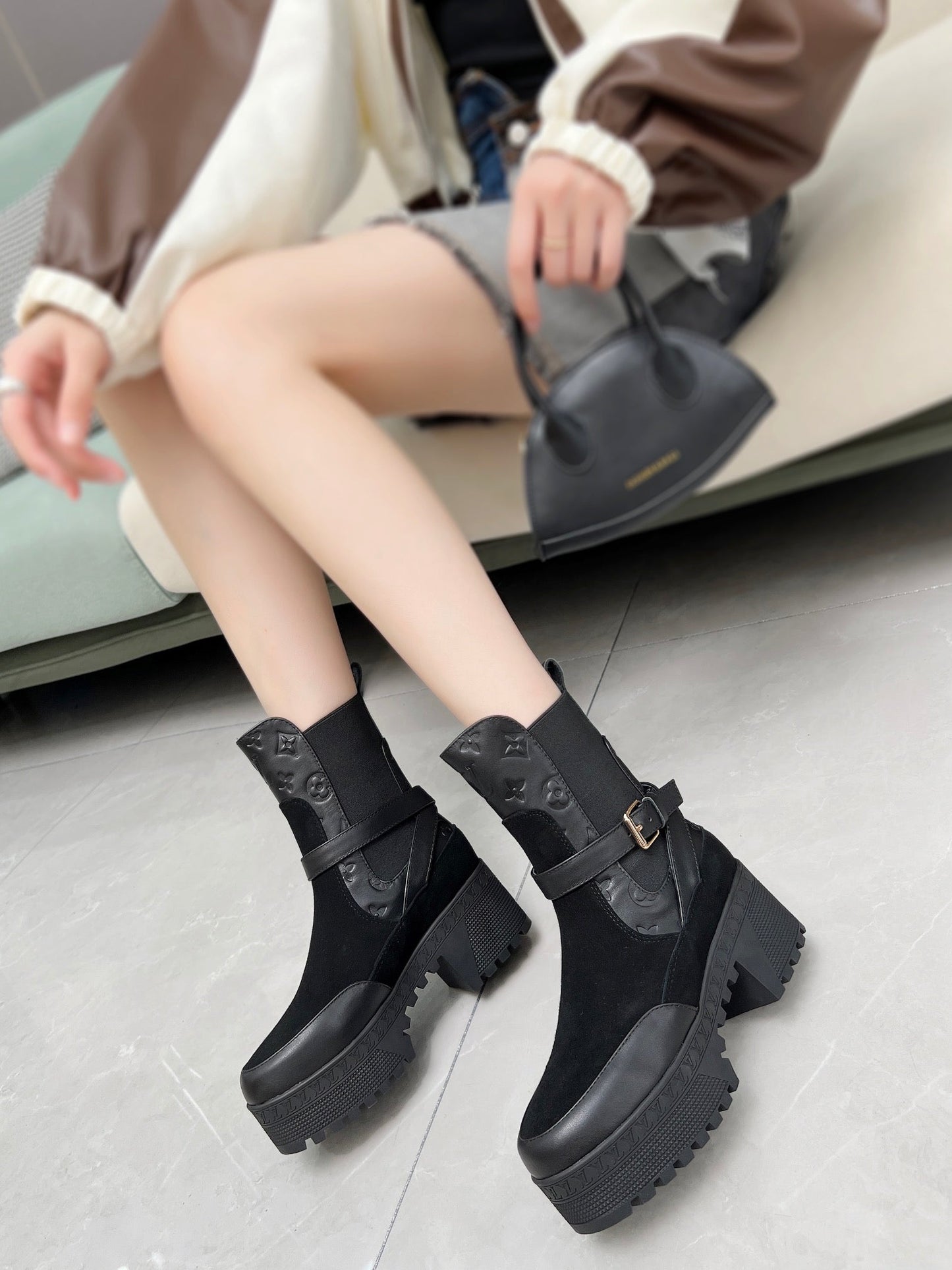 LAUREATE PLATFORM DESERT BOOT IN BLACK SUEDE AND CALFSKIN - 35