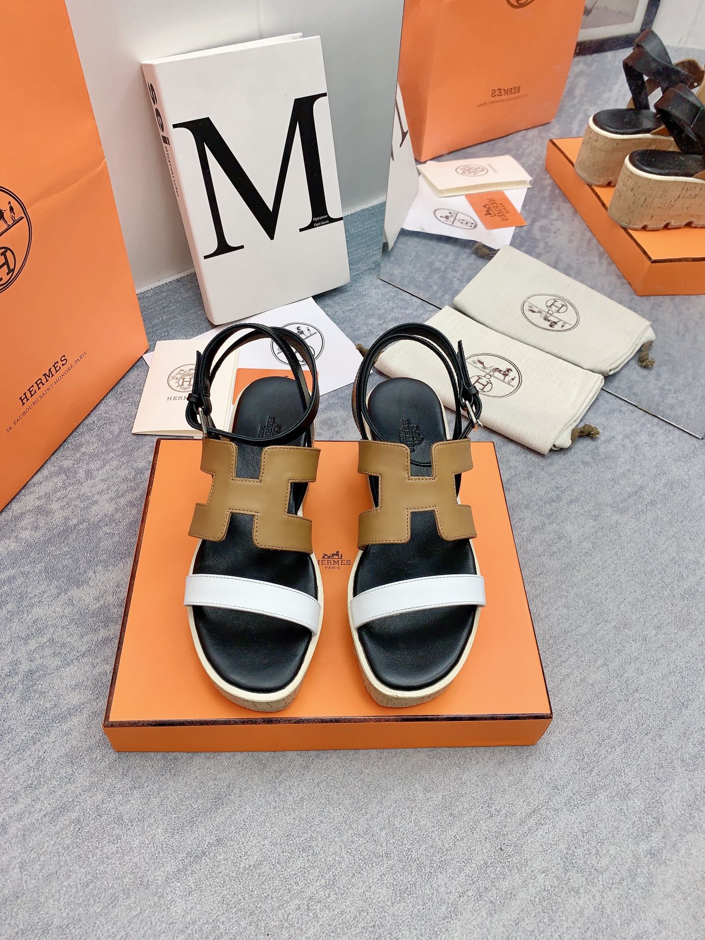 HAVANE 30 SANDAL IN WHITE AND PEANUT BROWN CALFSKIN - 34