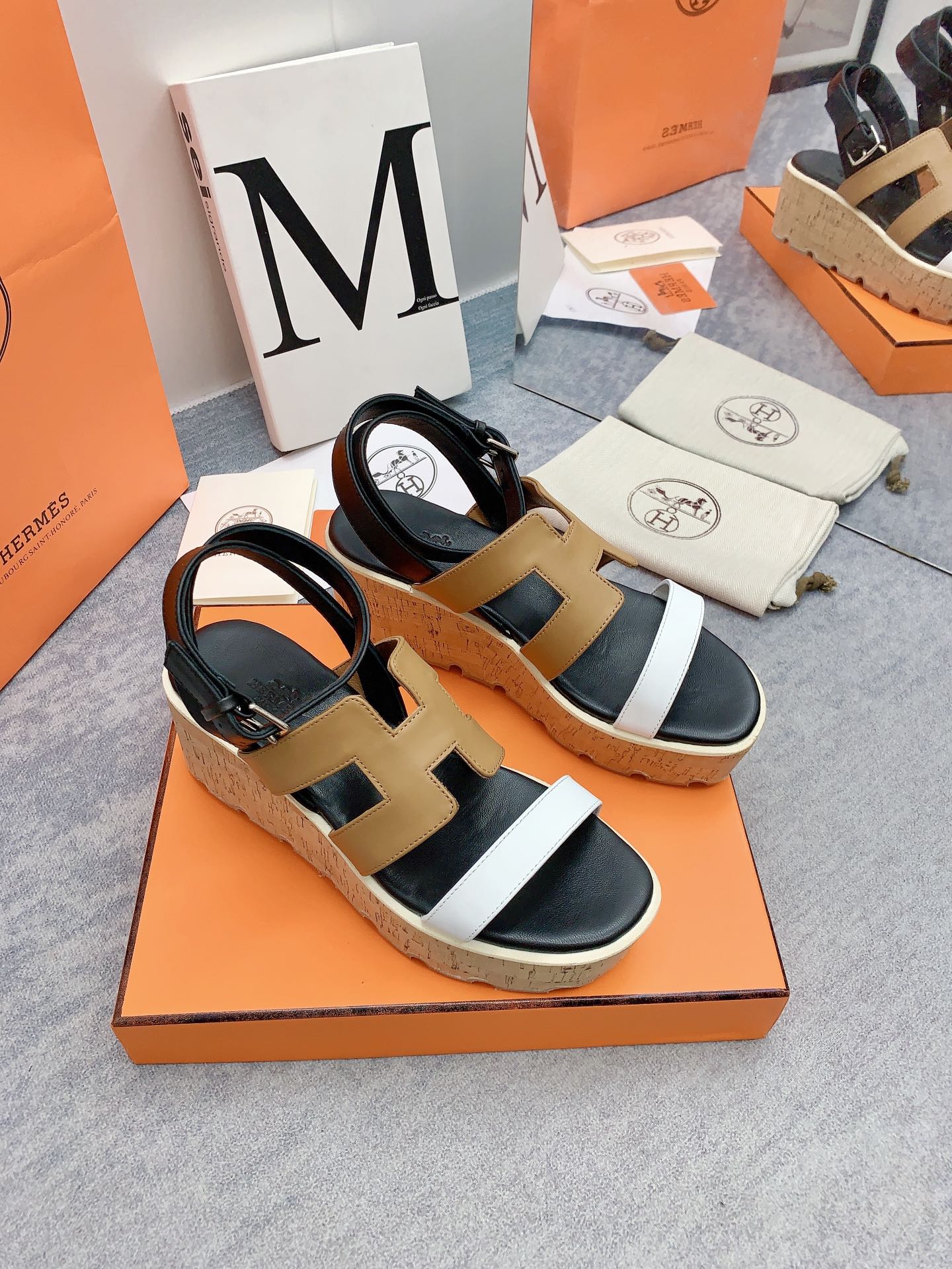 HAVANE 30 SANDAL IN WHITE AND PEANUT BROWN CALFSKIN - 34