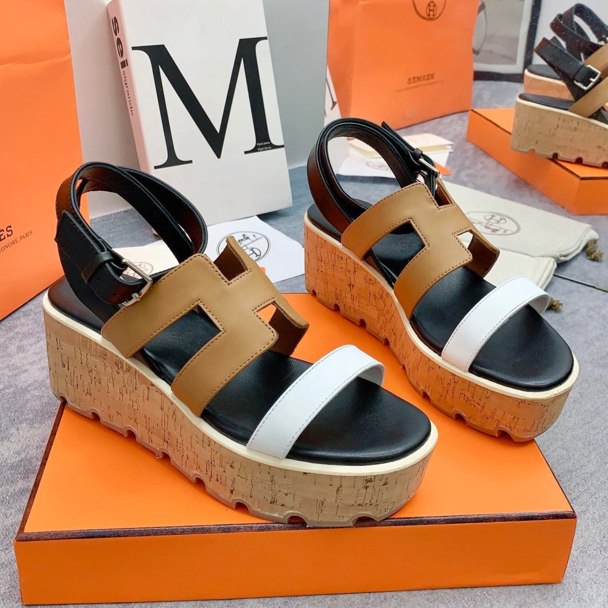 HAVANE 30 SANDAL IN WHITE AND PEANUT BROWN CALFSKIN - 34