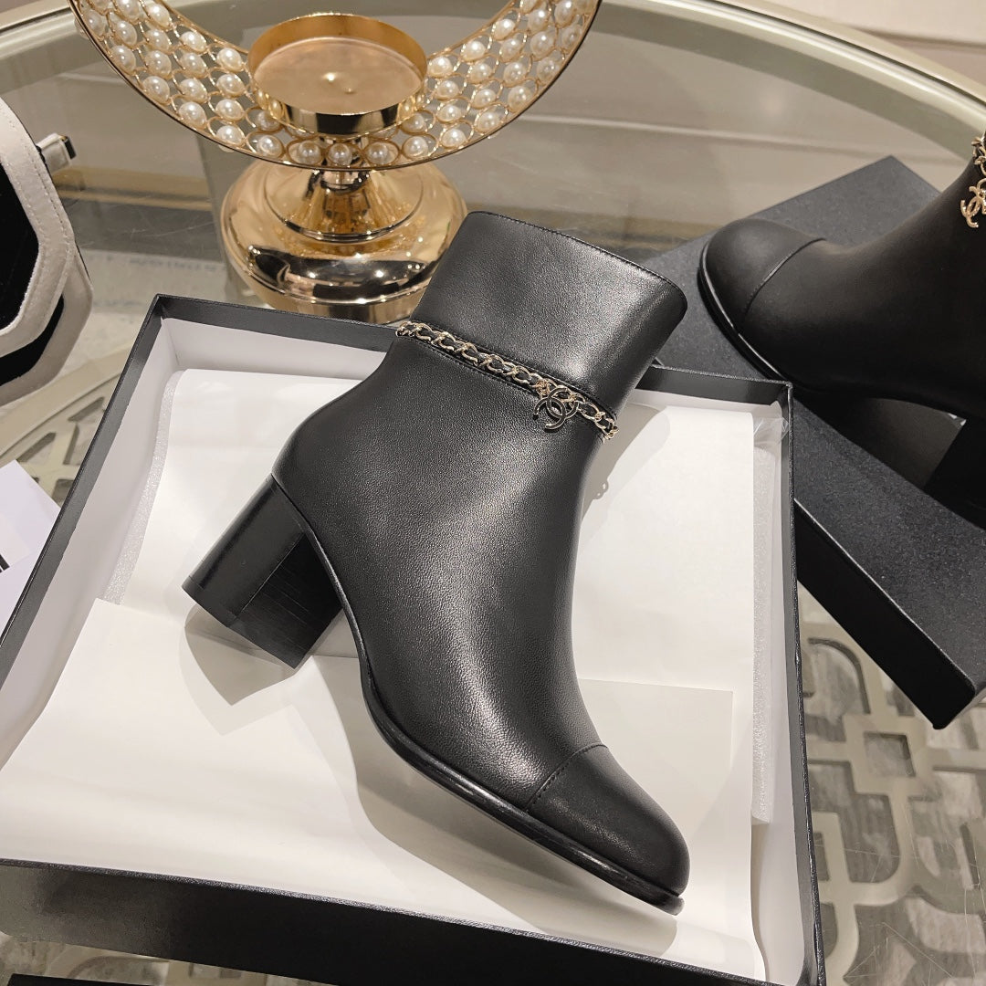 MID-HEEL ANKLE BOOTS IN BLACK SMOOTH CALFSKIN - 35
