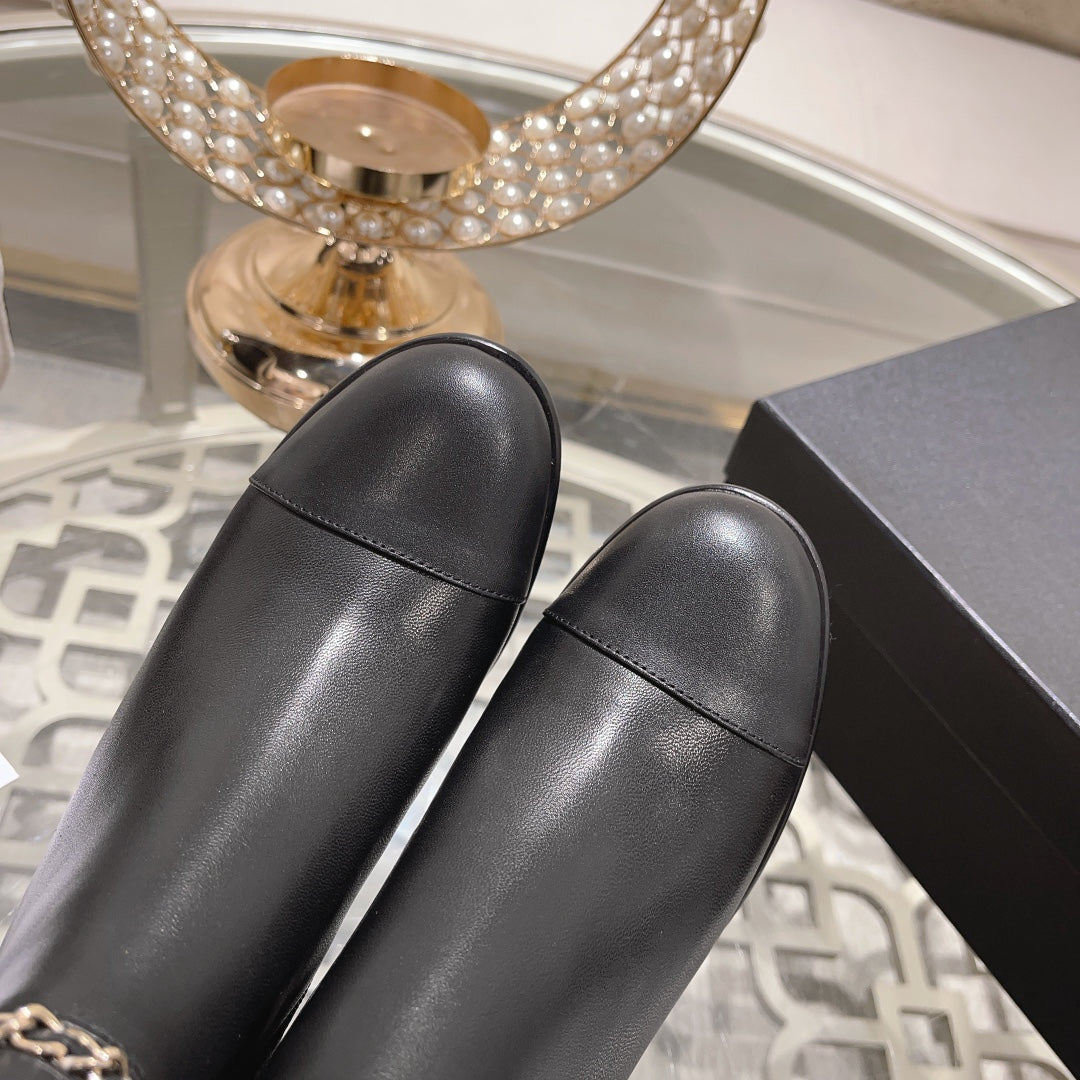 MID-HEEL ANKLE BOOTS IN BLACK SMOOTH CALFSKIN - 35