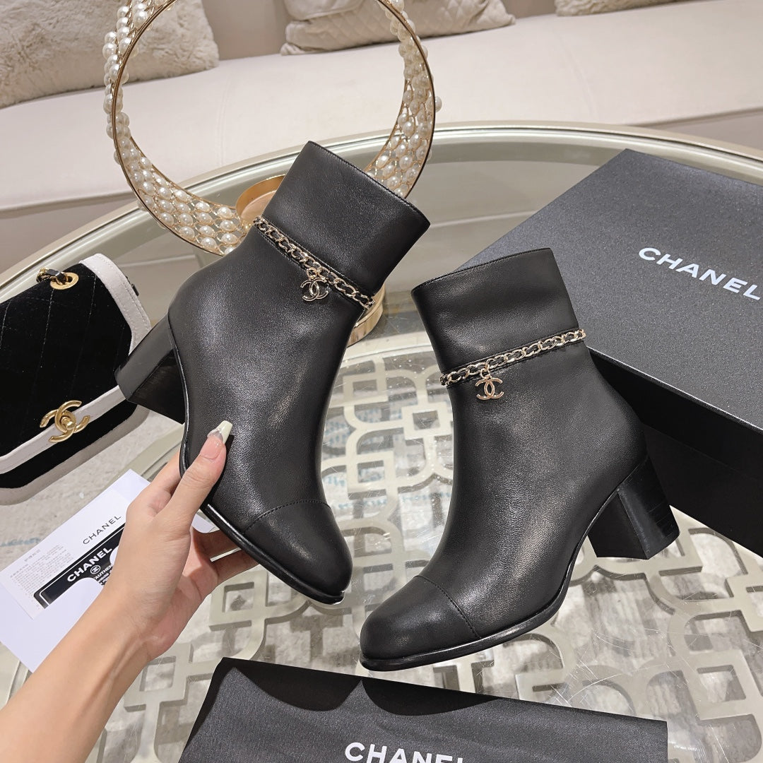 MID-HEEL ANKLE BOOTS IN BLACK SMOOTH CALFSKIN - 35