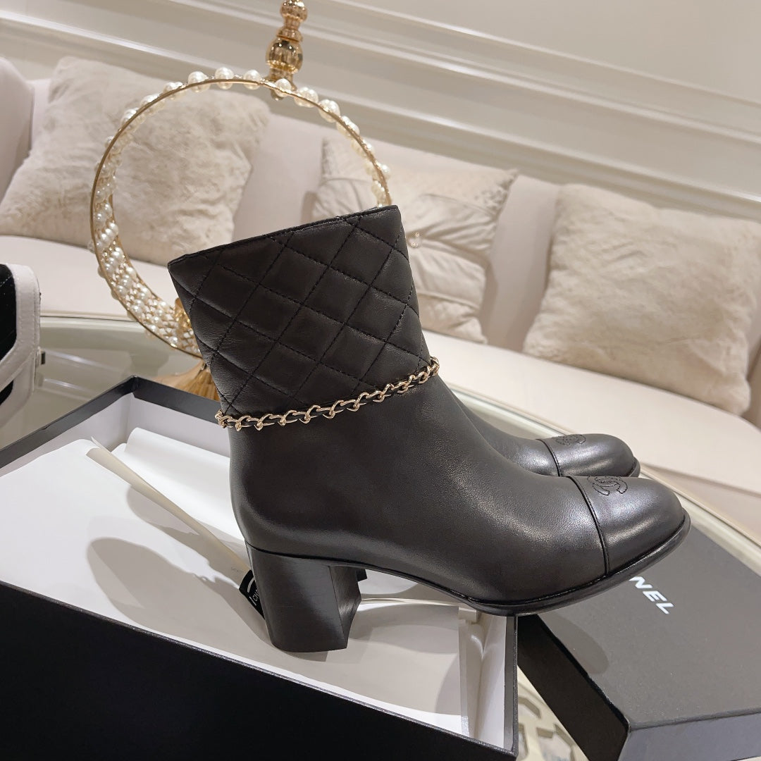 MID-HEEL ANKLE BOOTS IN BLACK CALFSKIN - 35