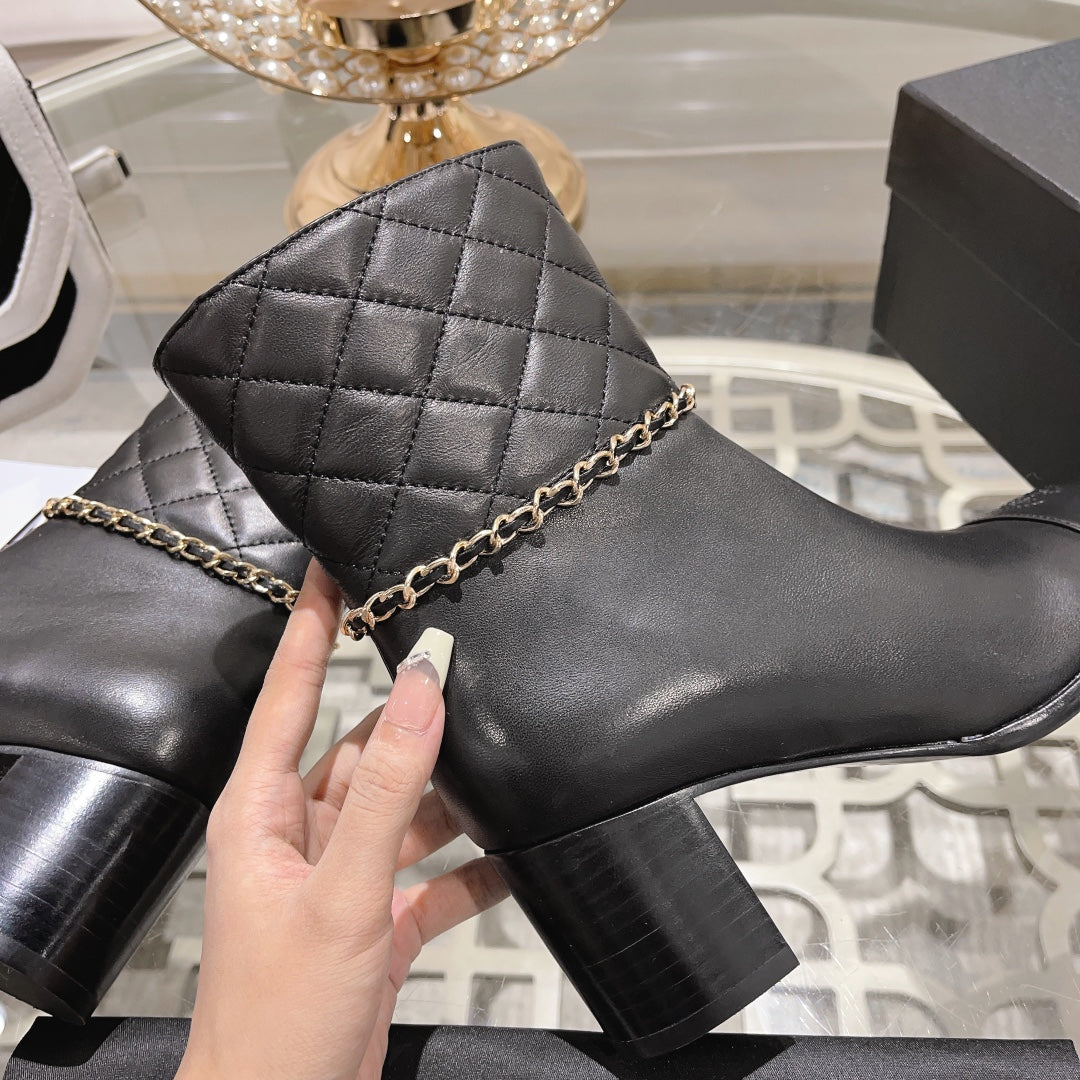 MID-HEEL ANKLE BOOTS IN BLACK CALFSKIN - 35