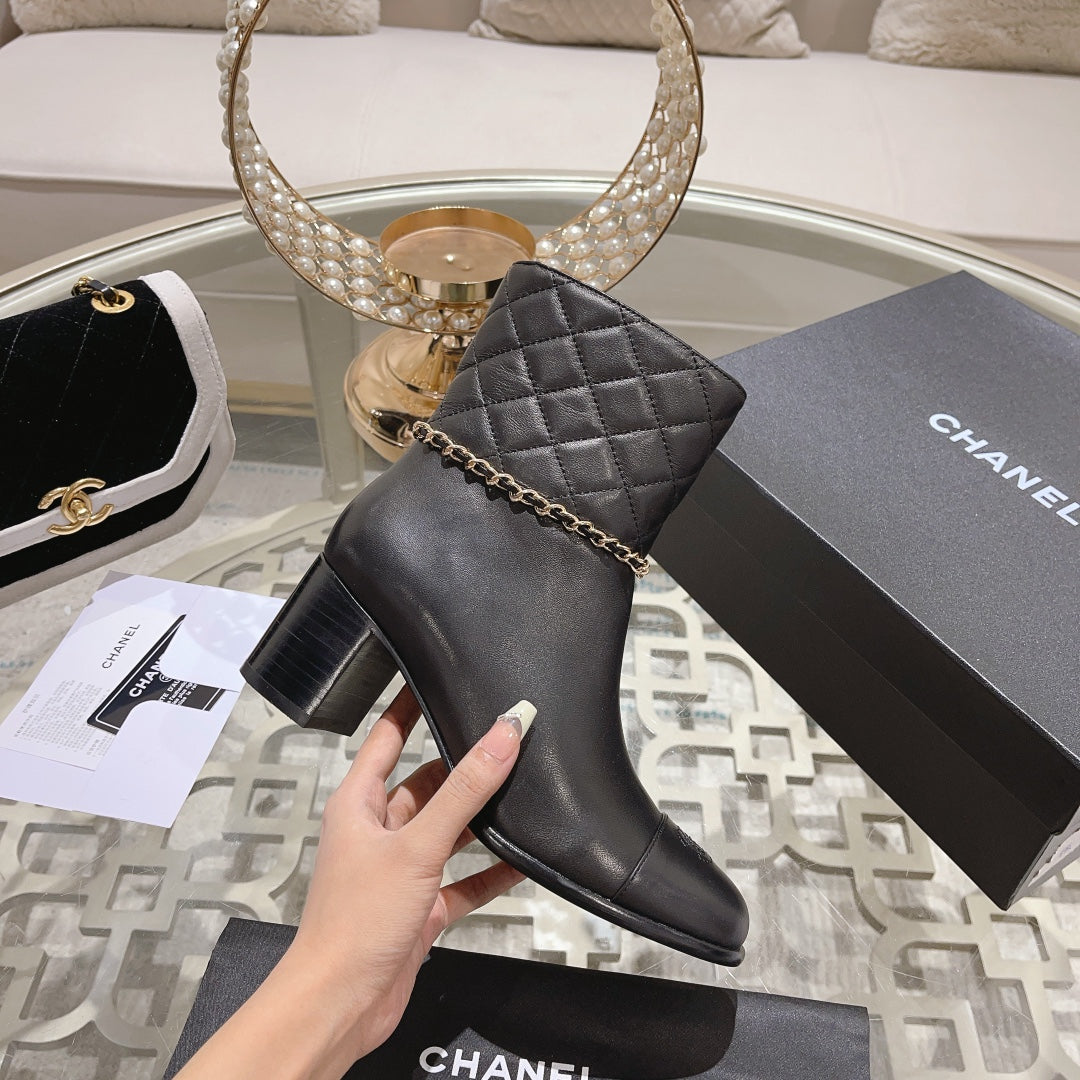 MID-HEEL ANKLE BOOTS IN BLACK CALFSKIN - 35