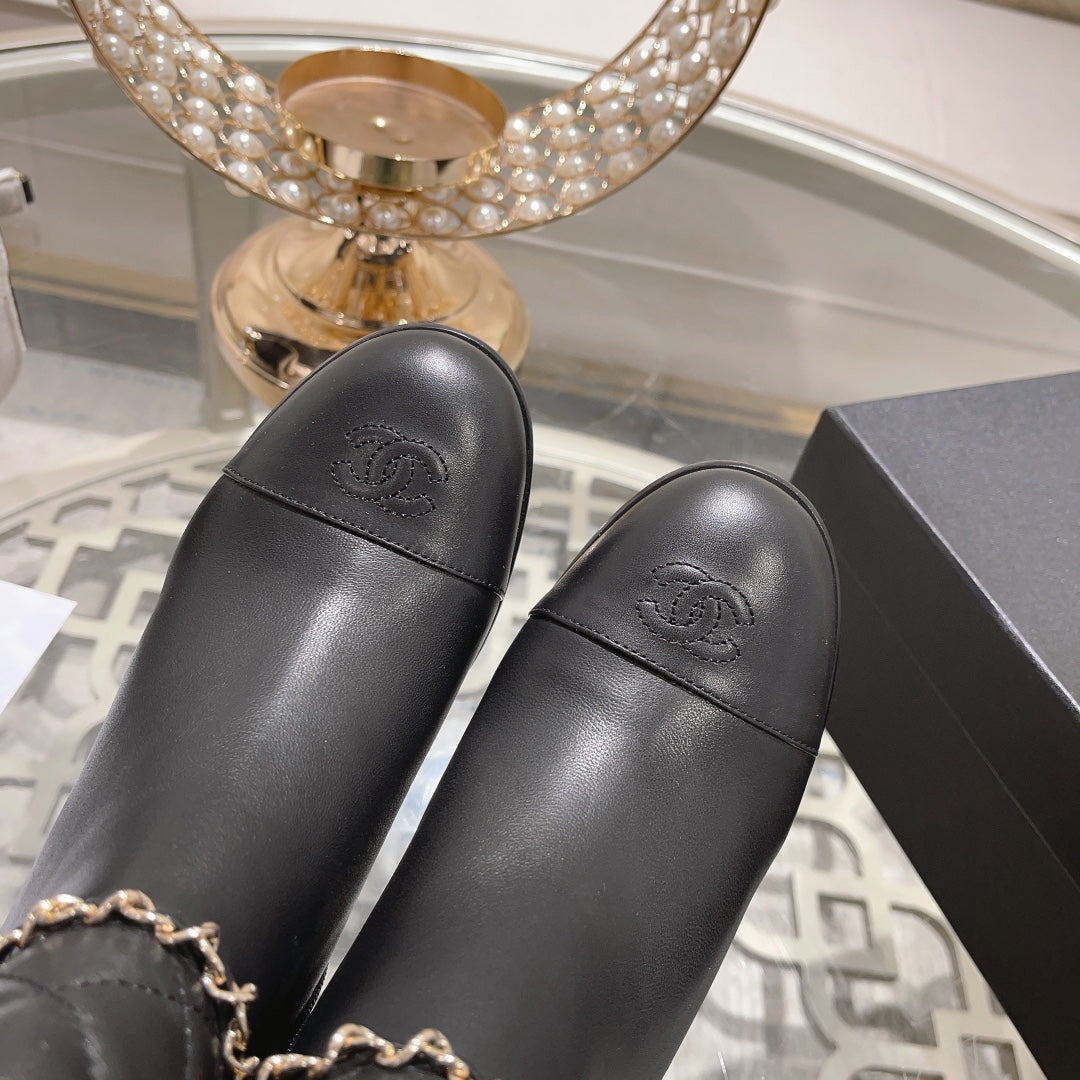 MID-HEEL ANKLE BOOTS IN BLACK CALFSKIN - 35