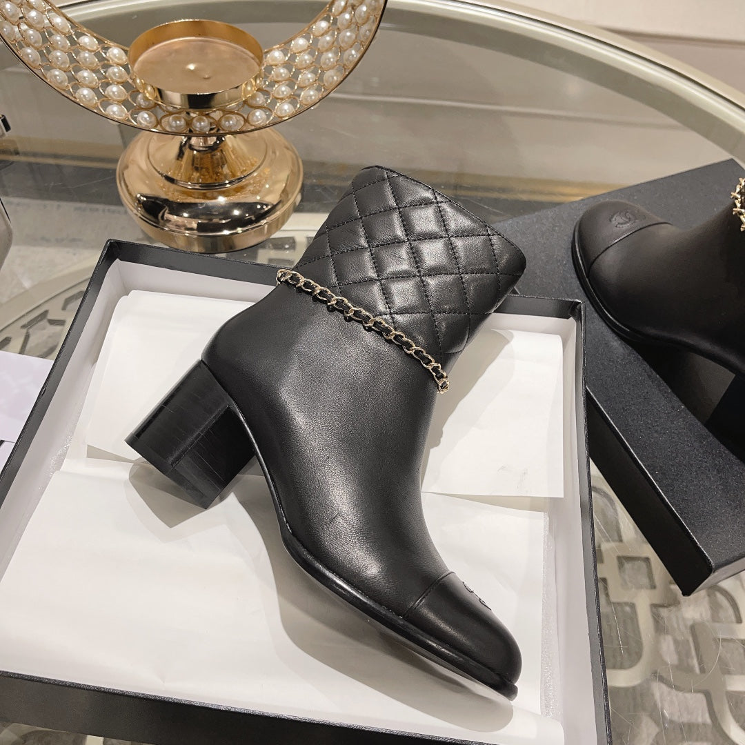 MID-HEEL ANKLE BOOTS IN BLACK CALFSKIN - 35