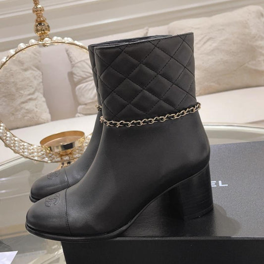 MID-HEEL ANKLE BOOTS IN BLACK CALFSKIN - 35