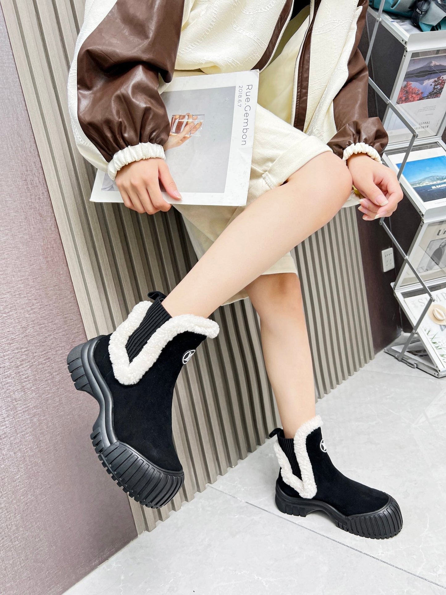 LV RUBY FLAT ANKLE BOOT IN BLACK SUEDE CALF LEATHER AND WHITE SHEARLING - 35
